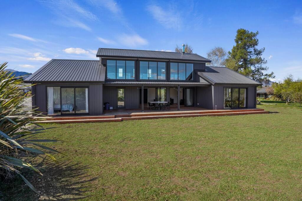 Three-Bedroom House photo 1
