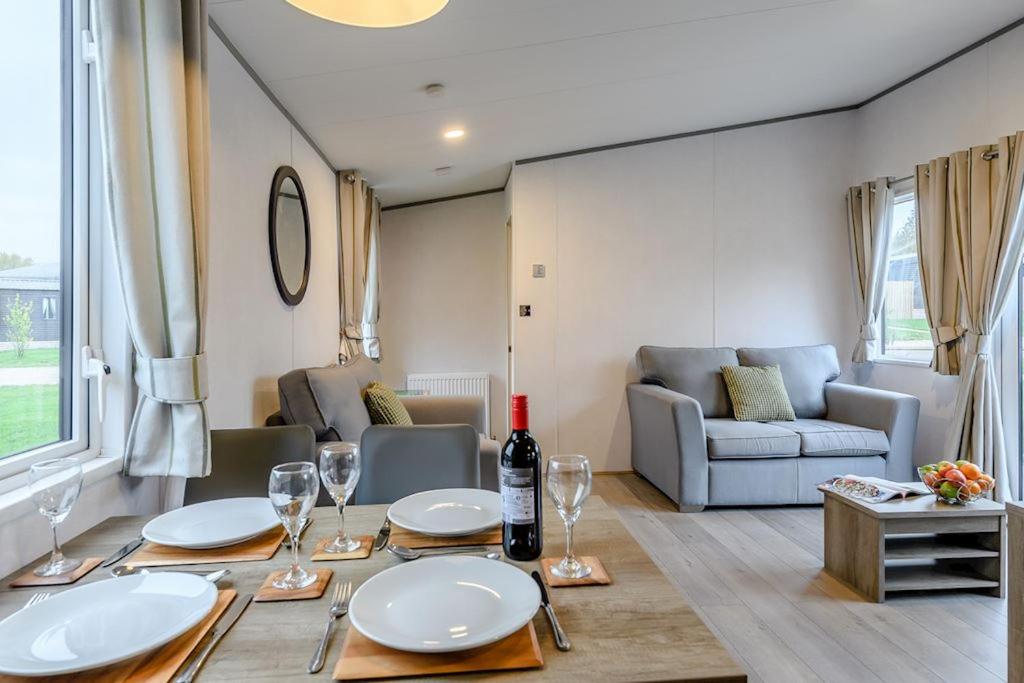 One-Bedroom Cabin with Double Bed - Non-Smoking