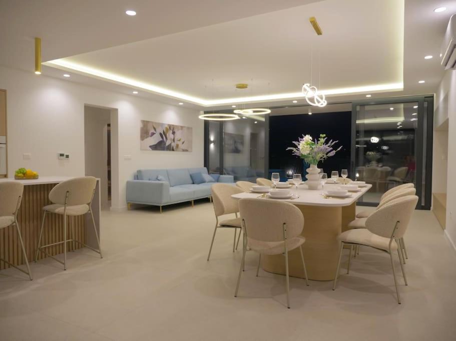 Villa photo 2