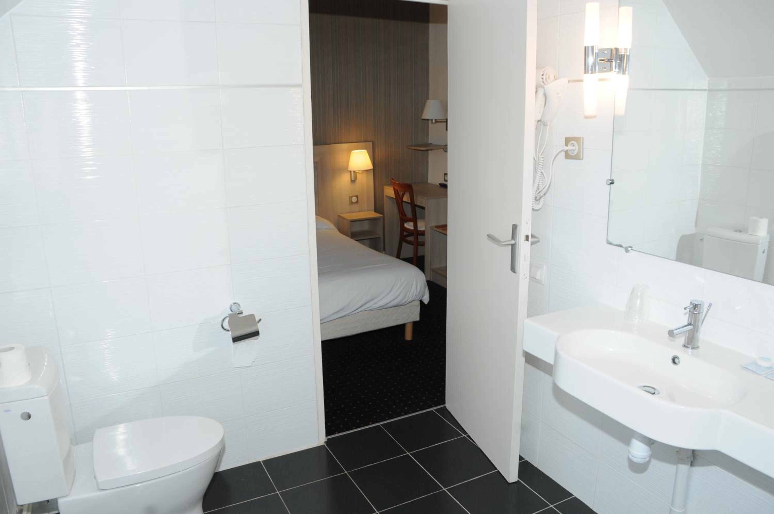 Double Room - Photo 6