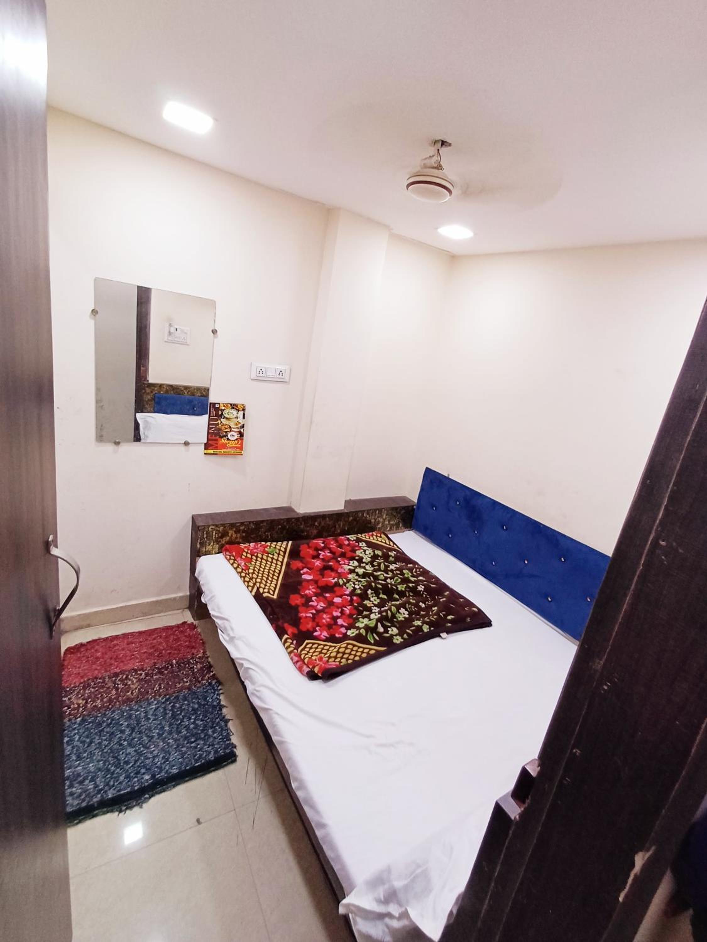 Single Room With Private Bathroom photo 1