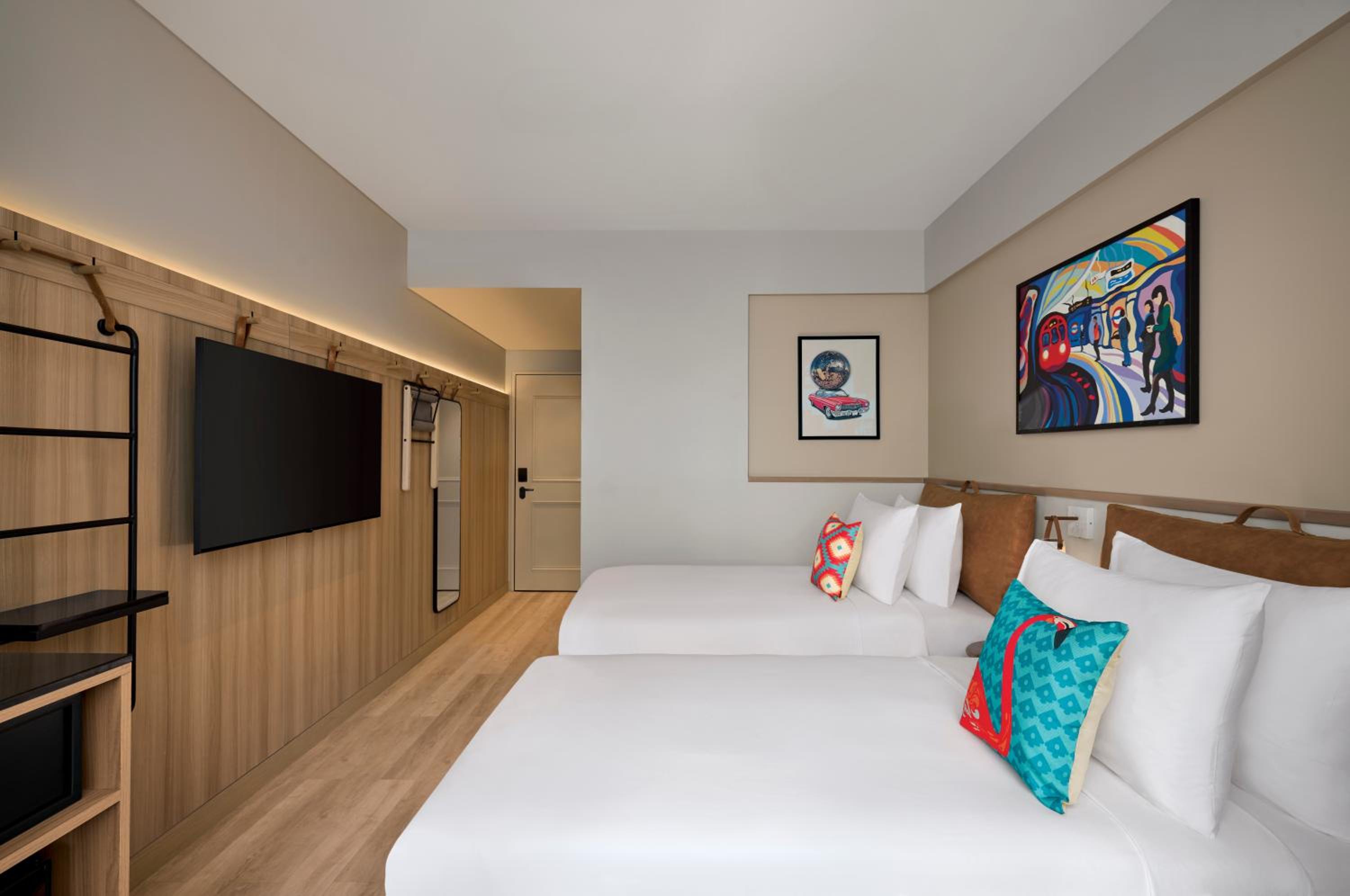 Moxy Queen Room photo 1