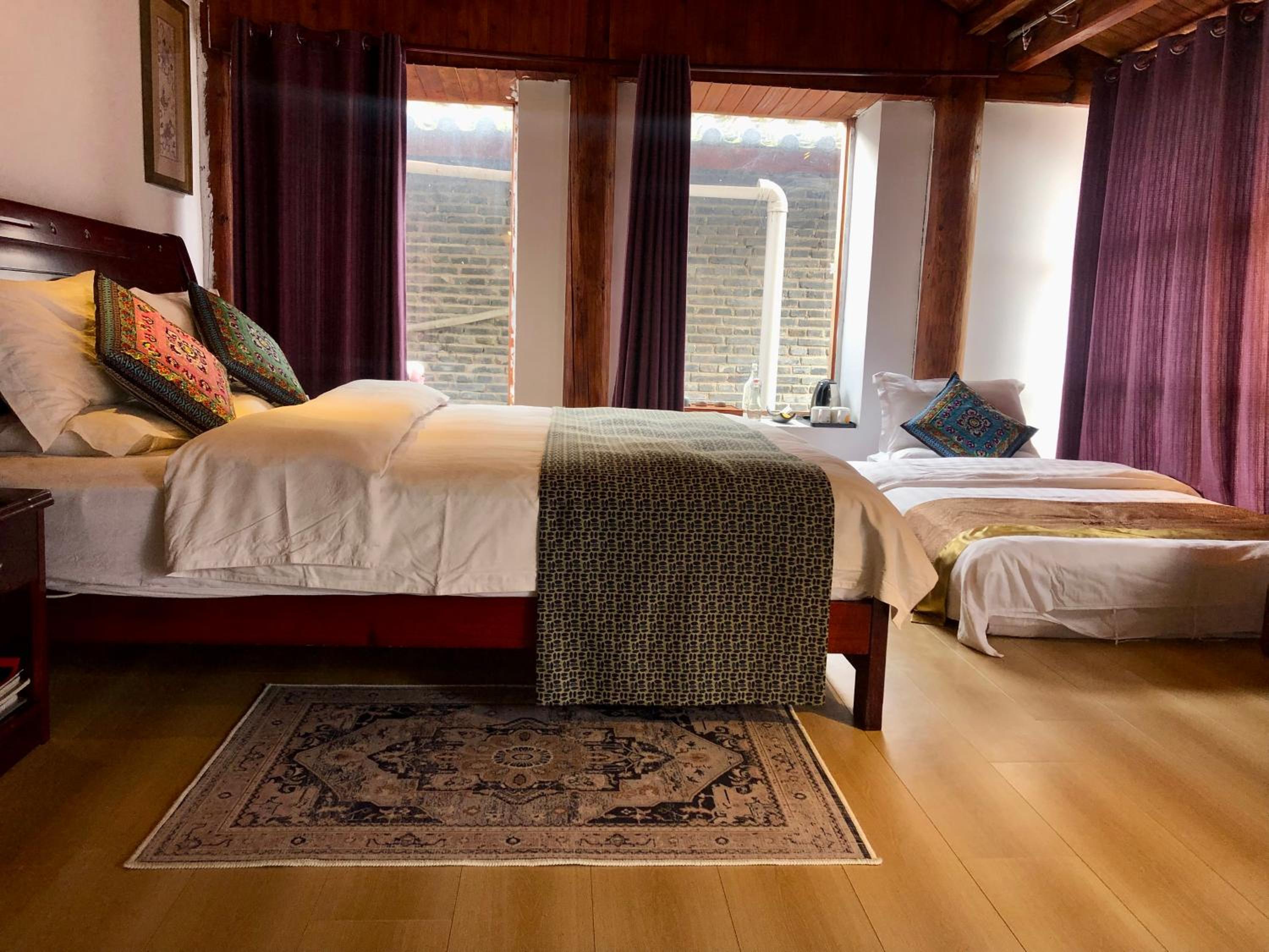 Deluxe Double Room (2 Adults + 1 Child) photo 2