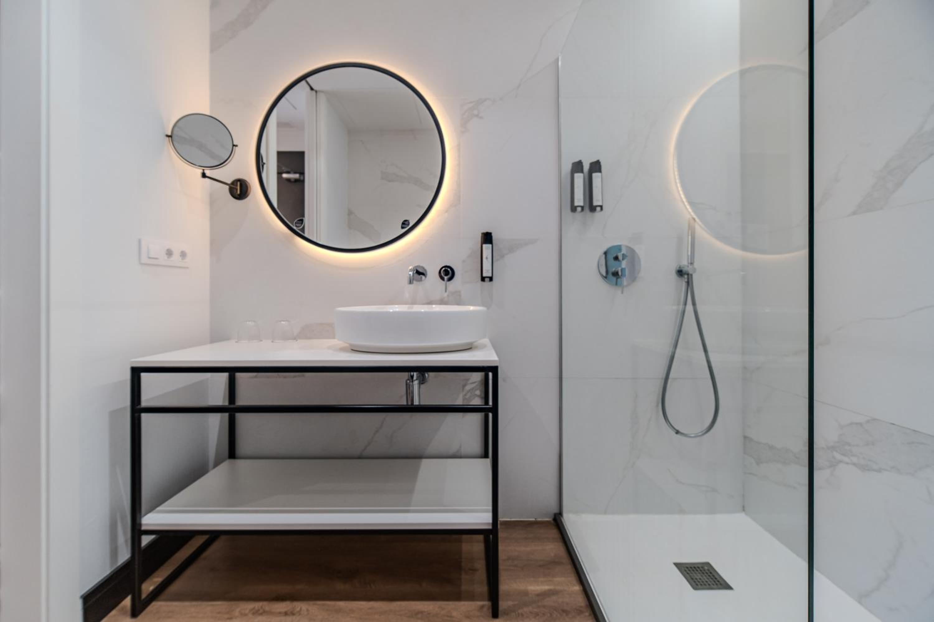 Double or Twin Room - Photo 24