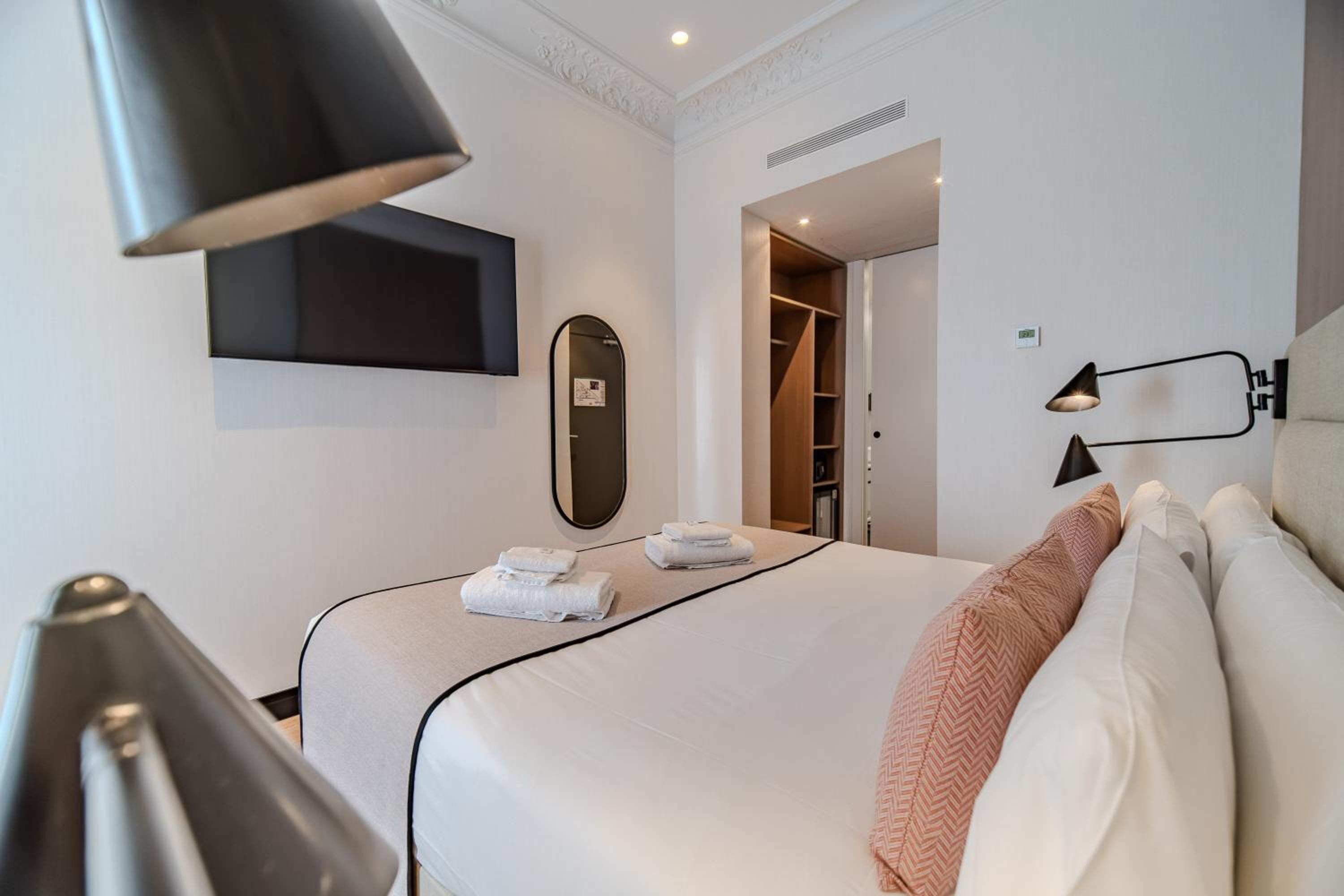 Double or Twin Room - Photo 7