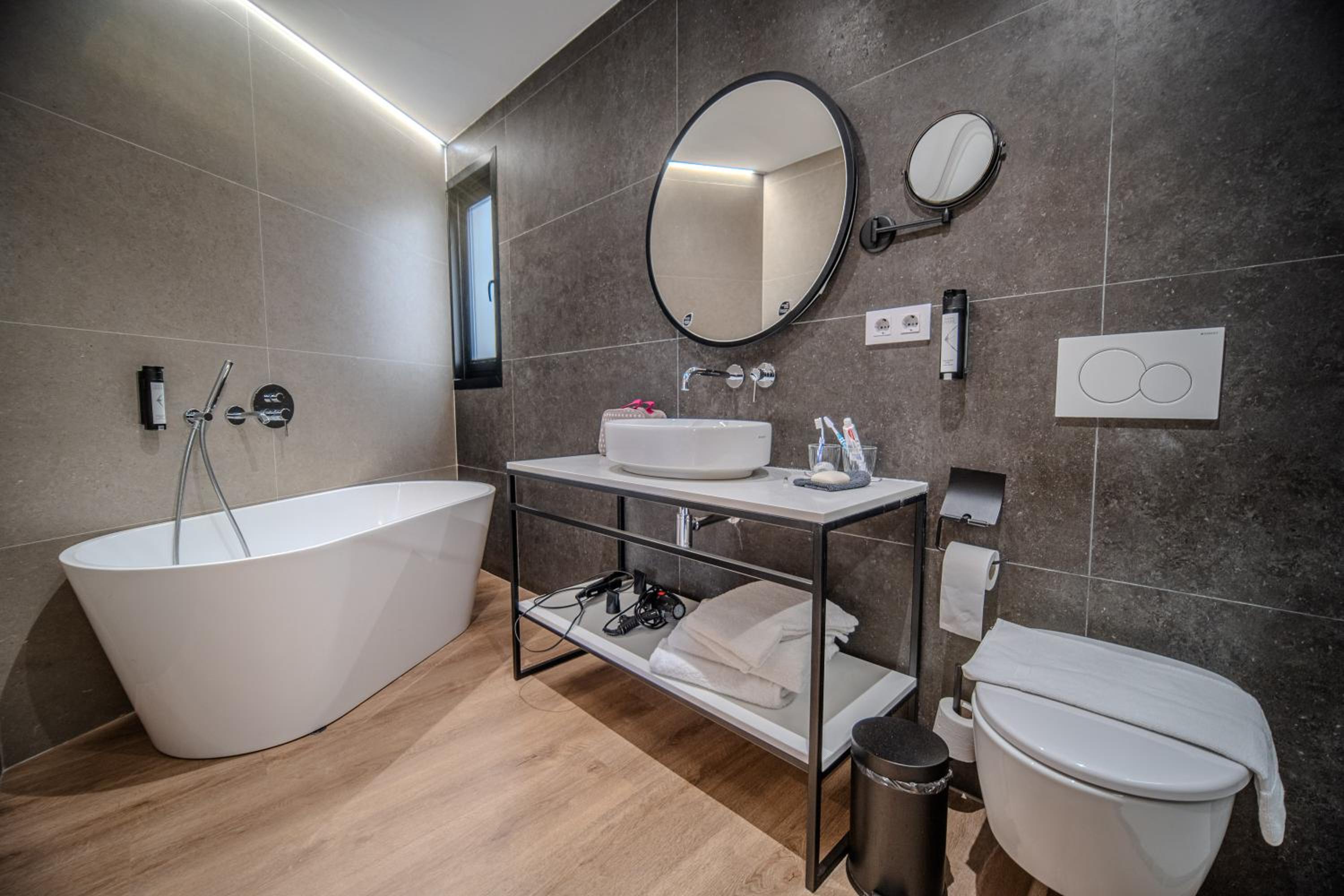 Double or Twin Room - Photo 6