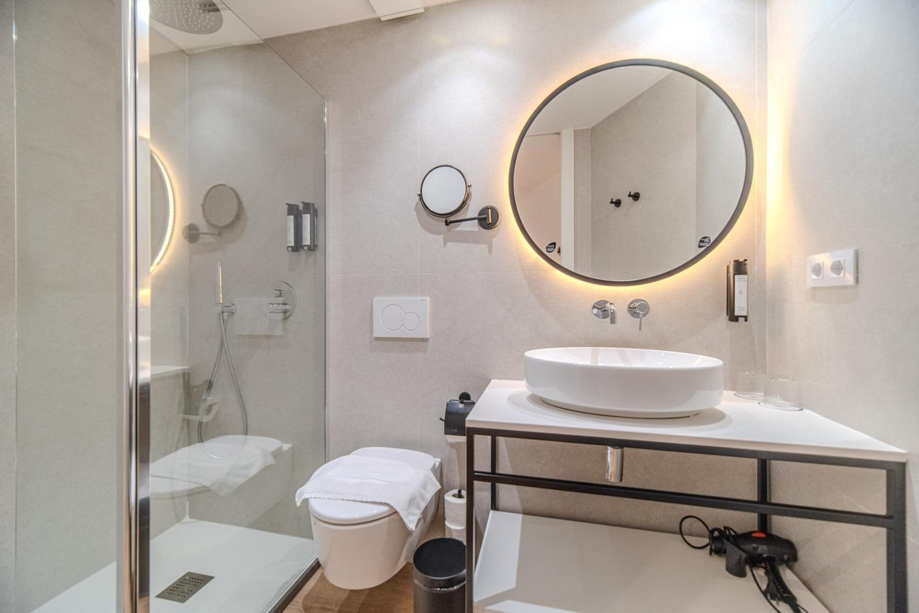 Double or Twin Room - Photo 2
