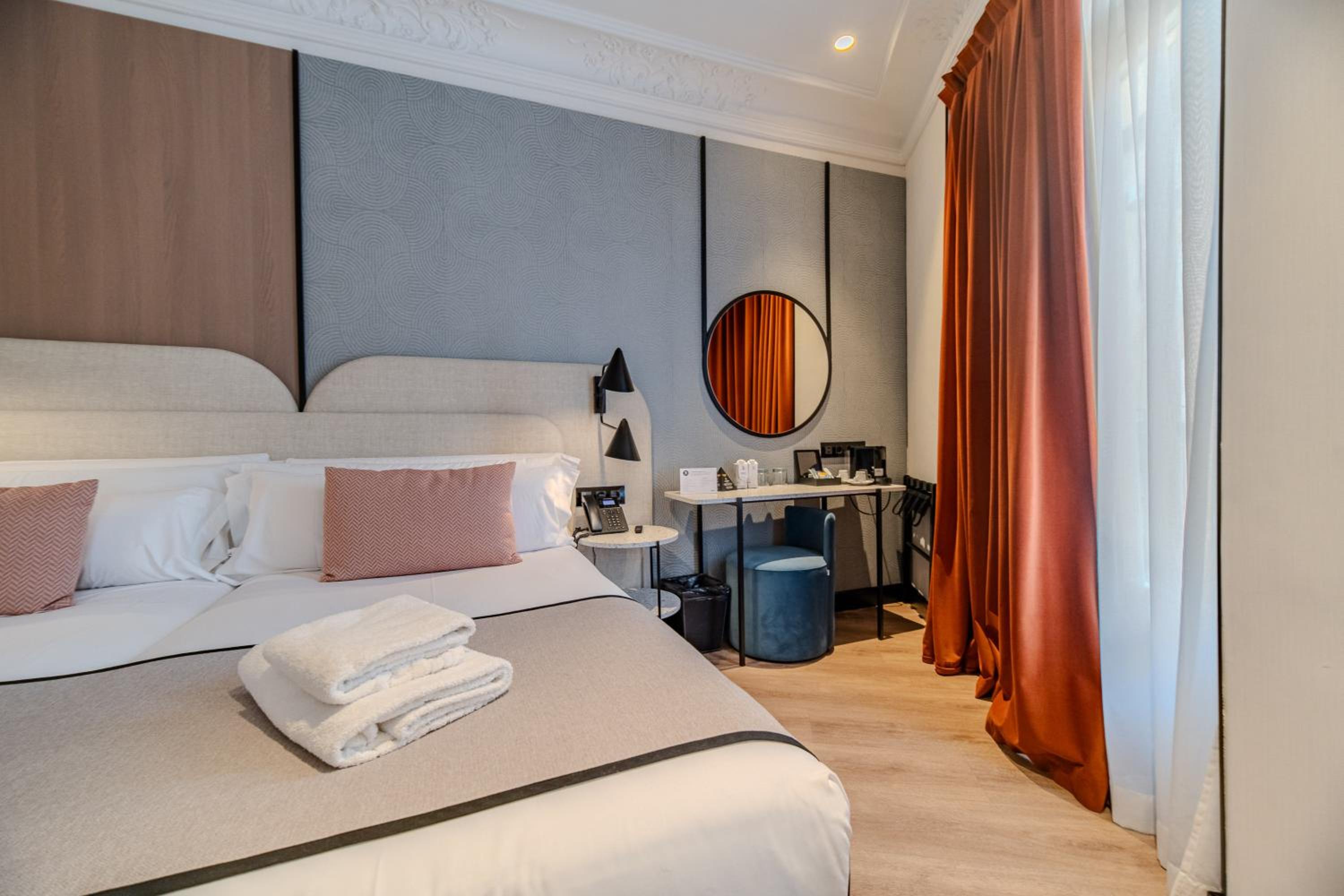 Double or Twin Room - Photo 13