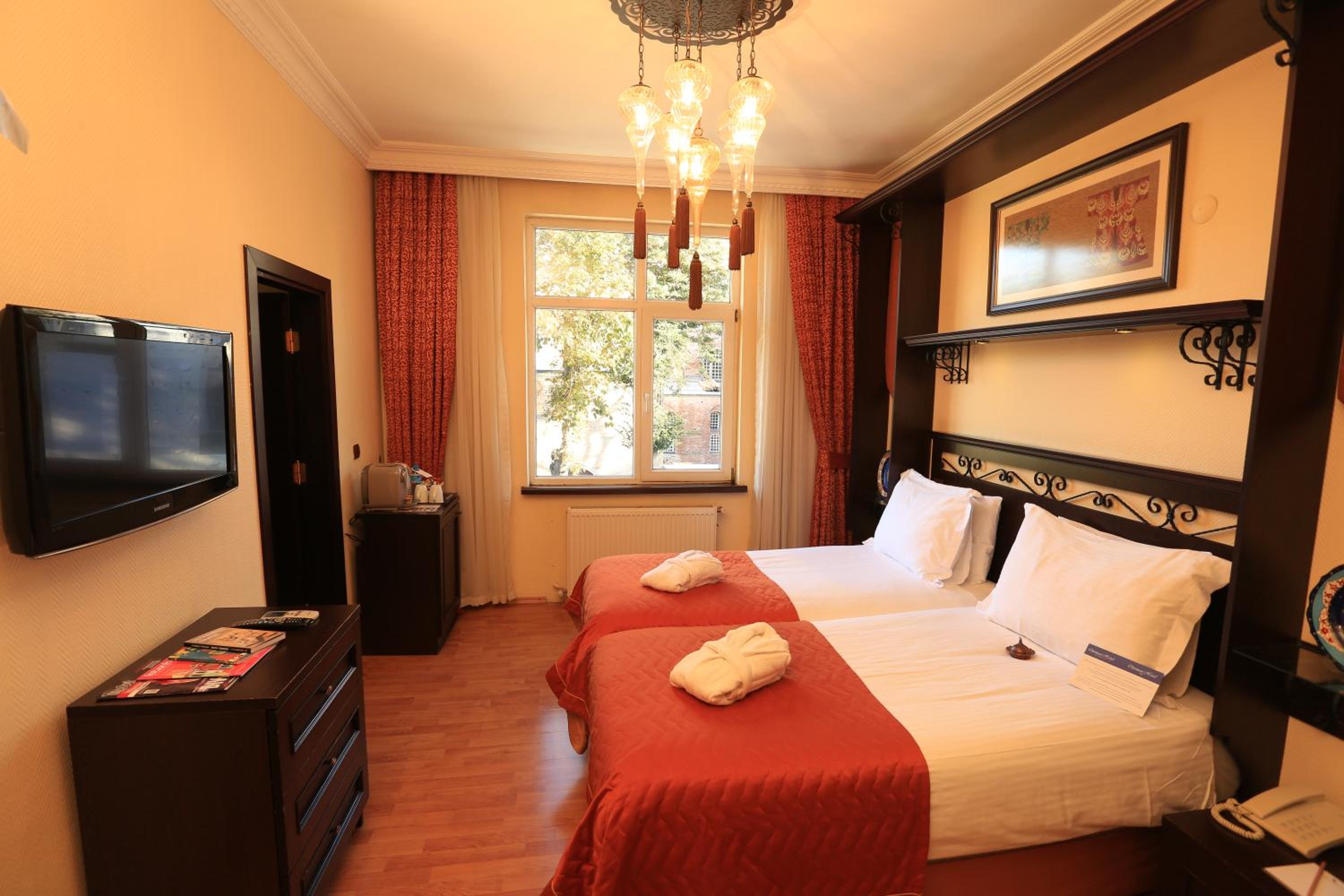 Double or Twin Room with City View photo 1