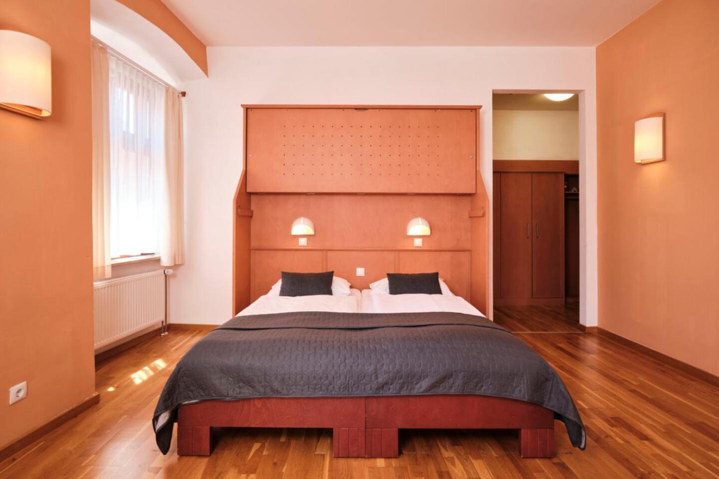 Double or Twin Room - Photo 4