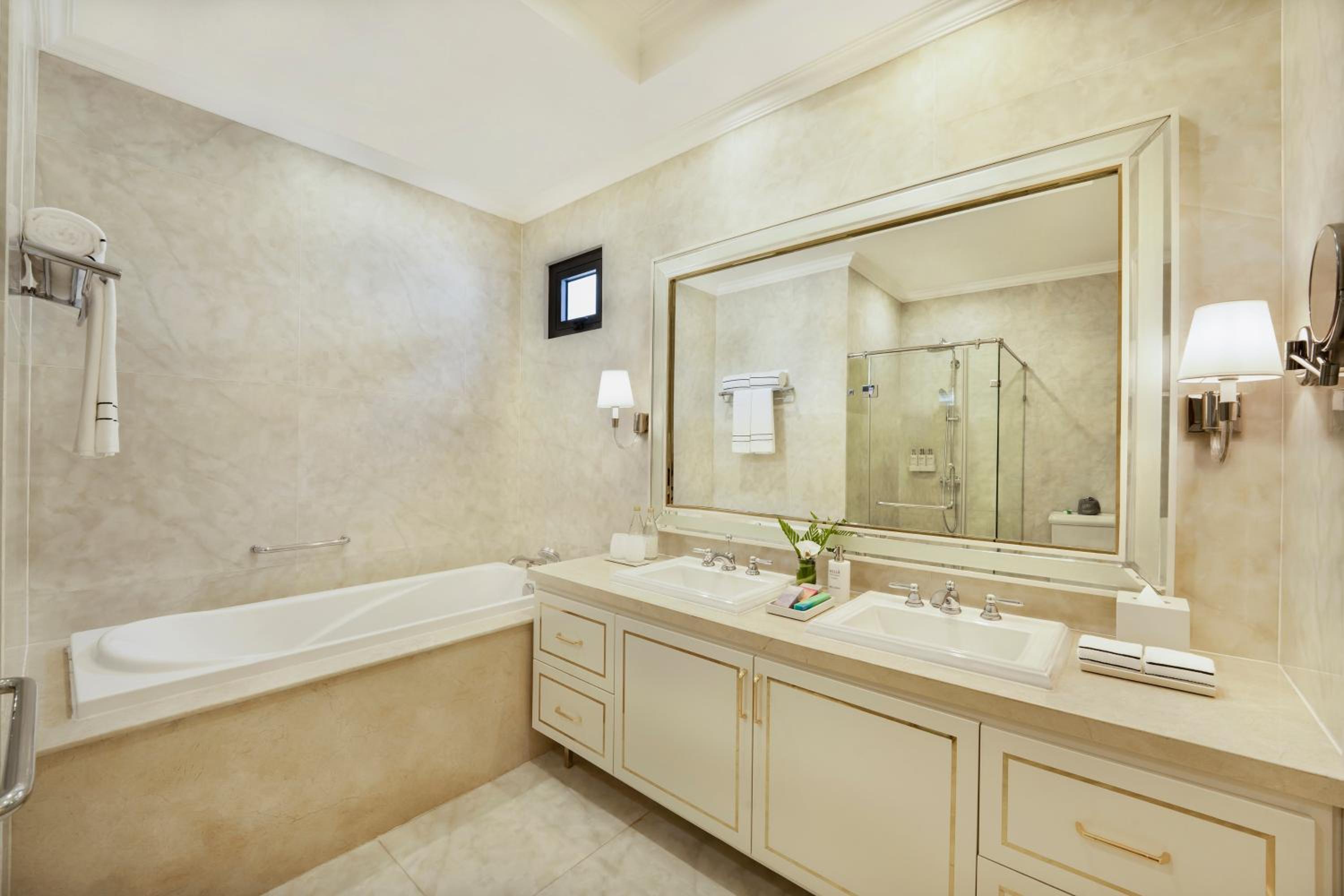 One-Bedroom Villa with Lake View and Private Pool photo 3