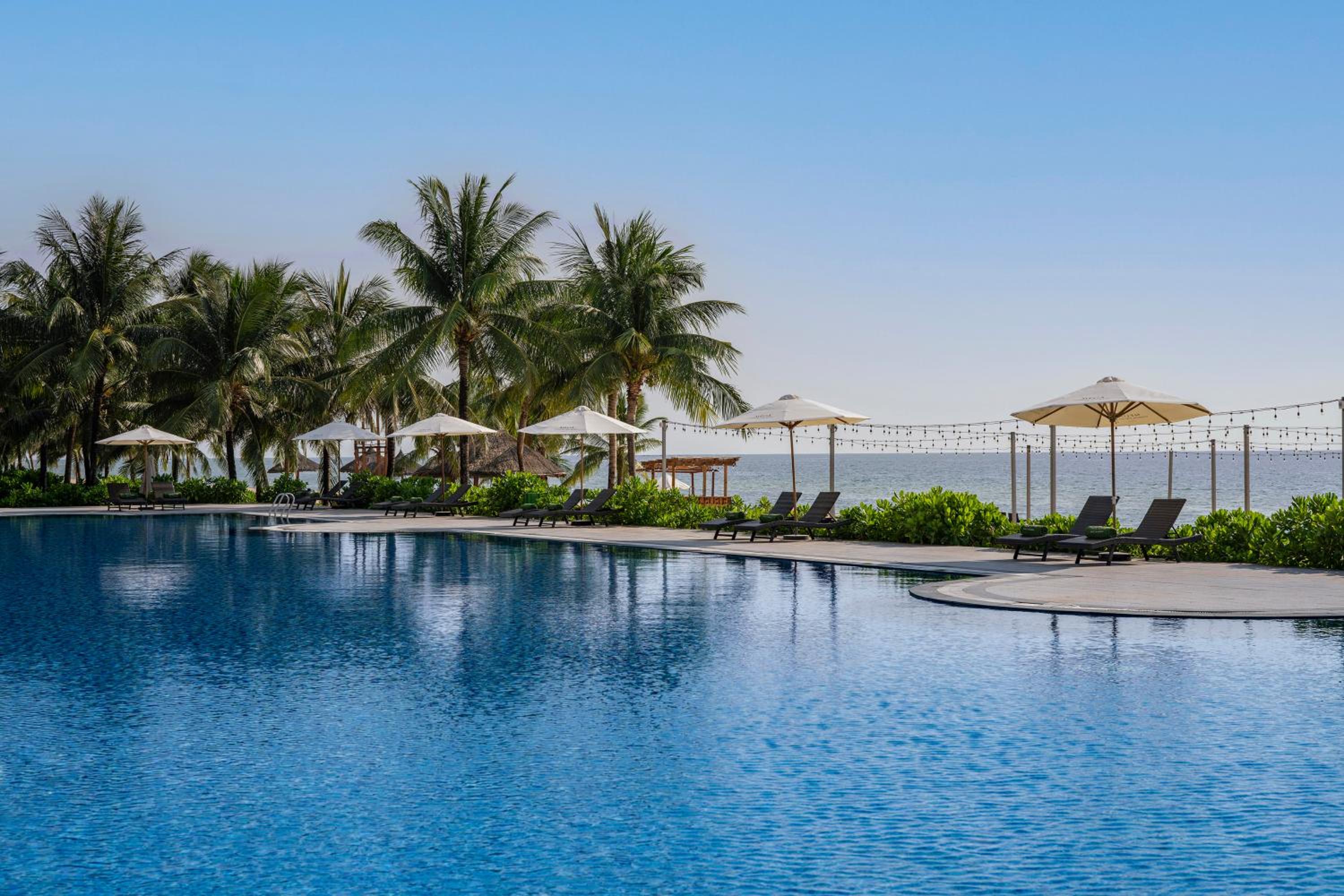 The Level Three-Bedroom Villa with Lake View and Private Pool photo 2