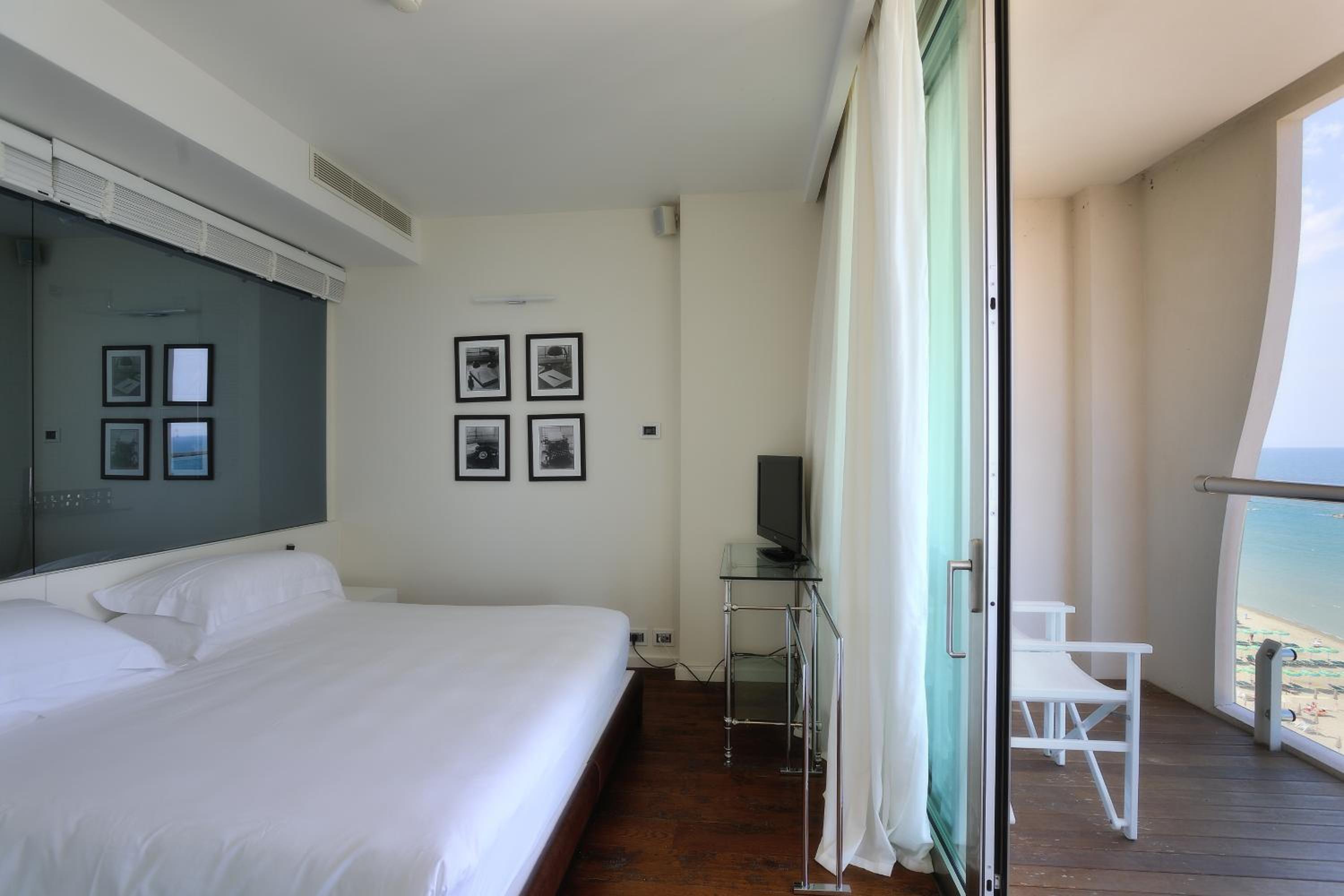 Superior Suite - Photo 28