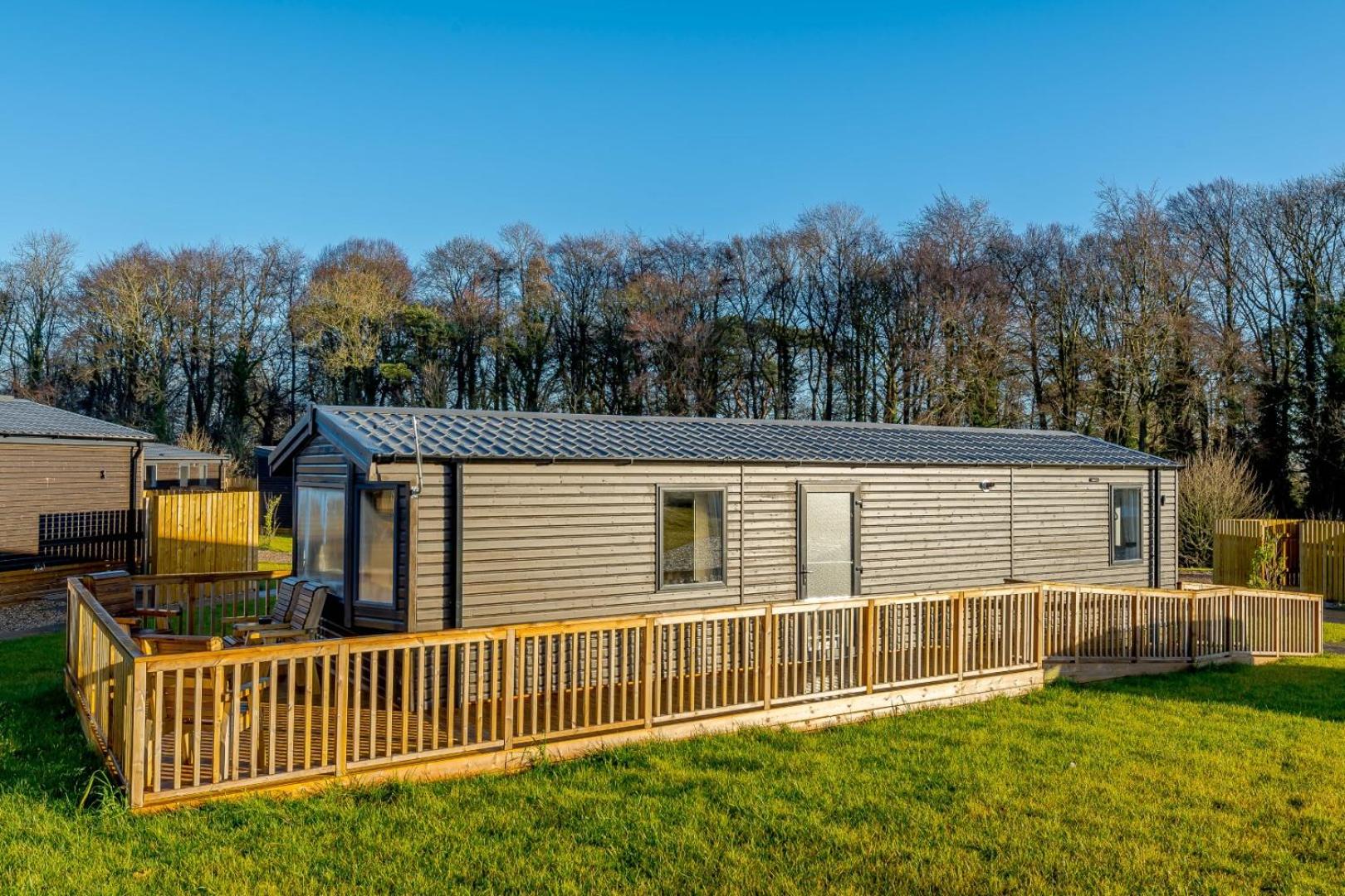 Two-Bedroom Cabin with Two Double Beds - Non-Smoking