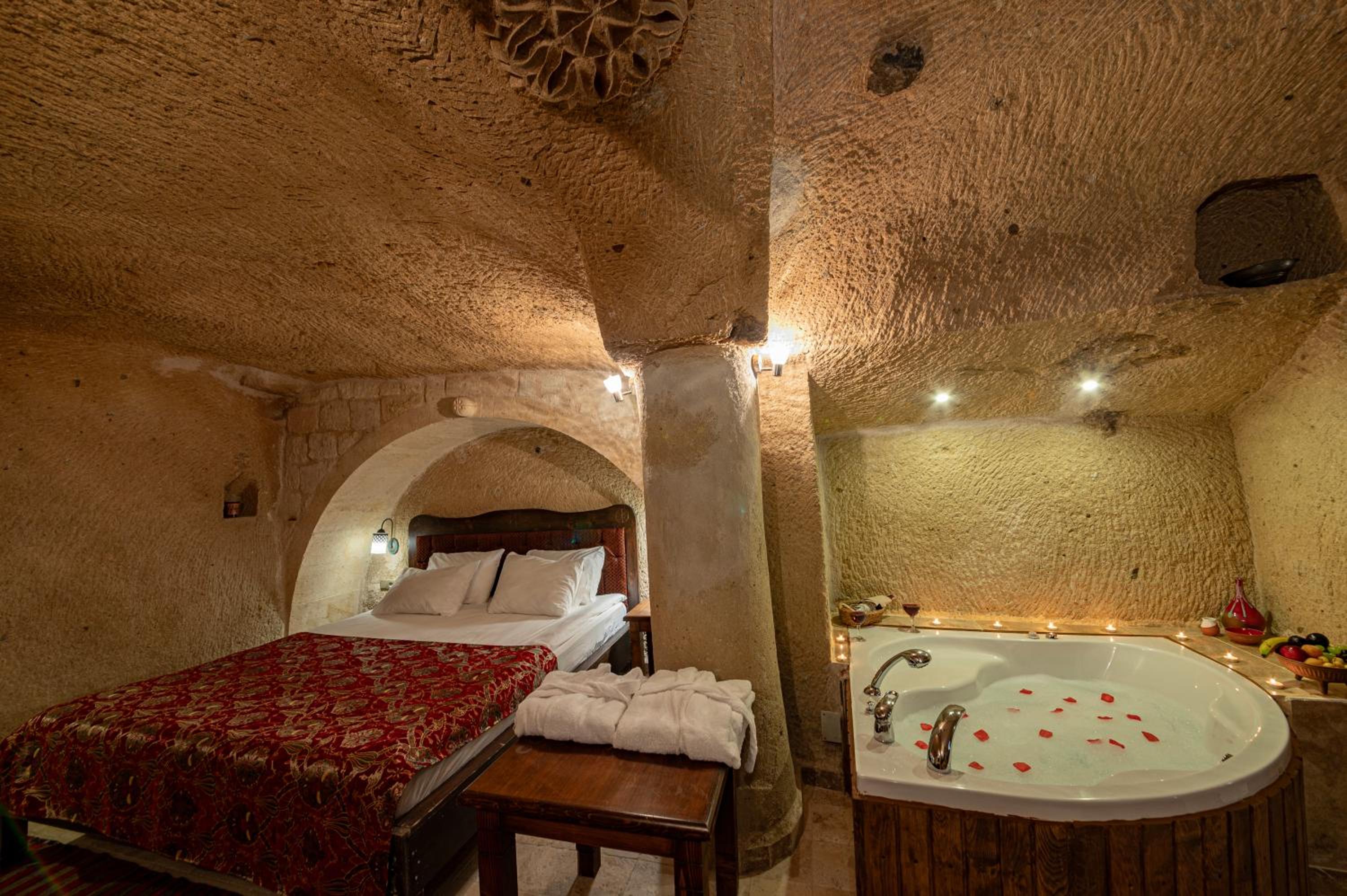 Deluxe Room - Photo 9