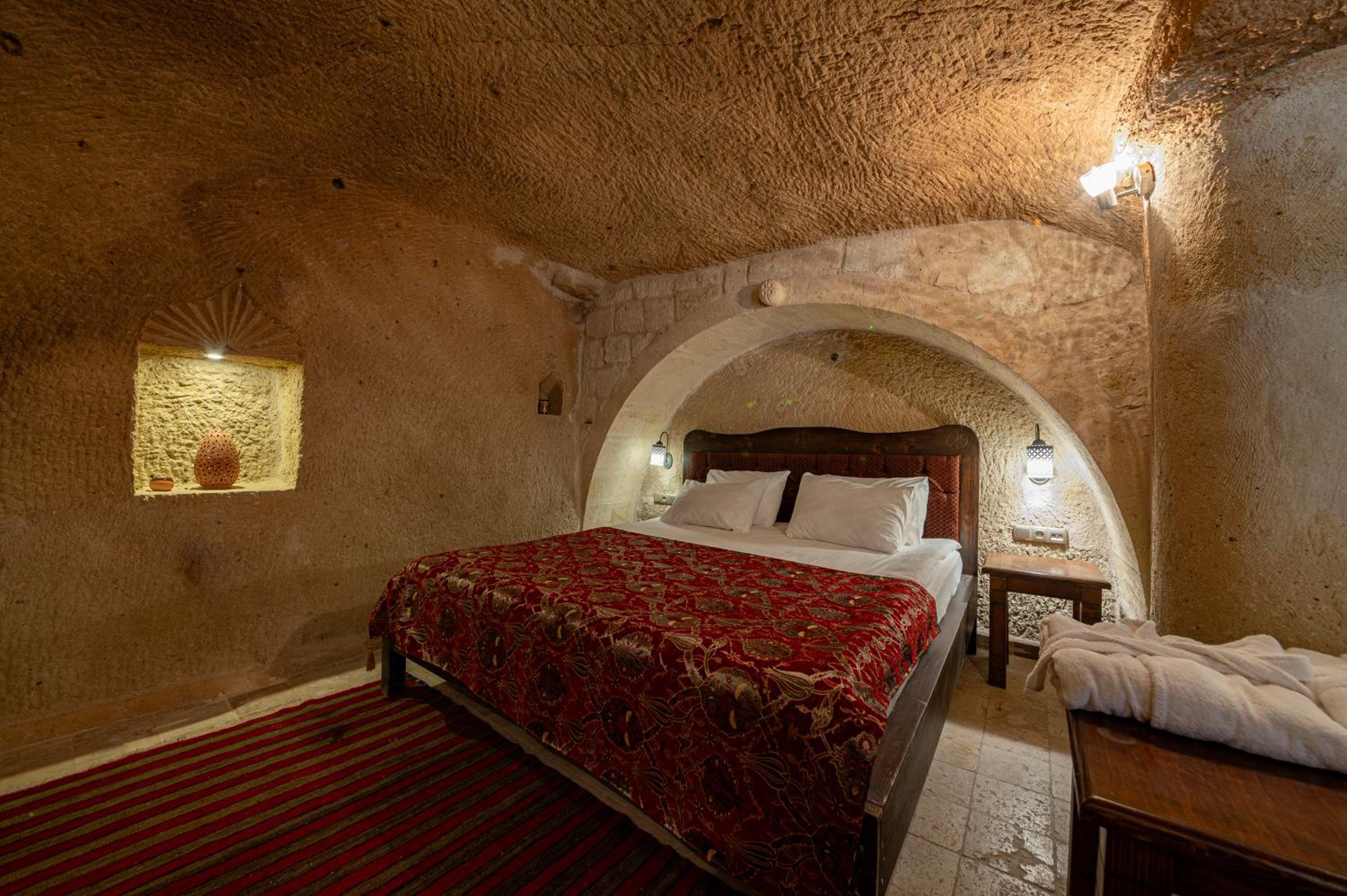 Deluxe Room - Photo 10