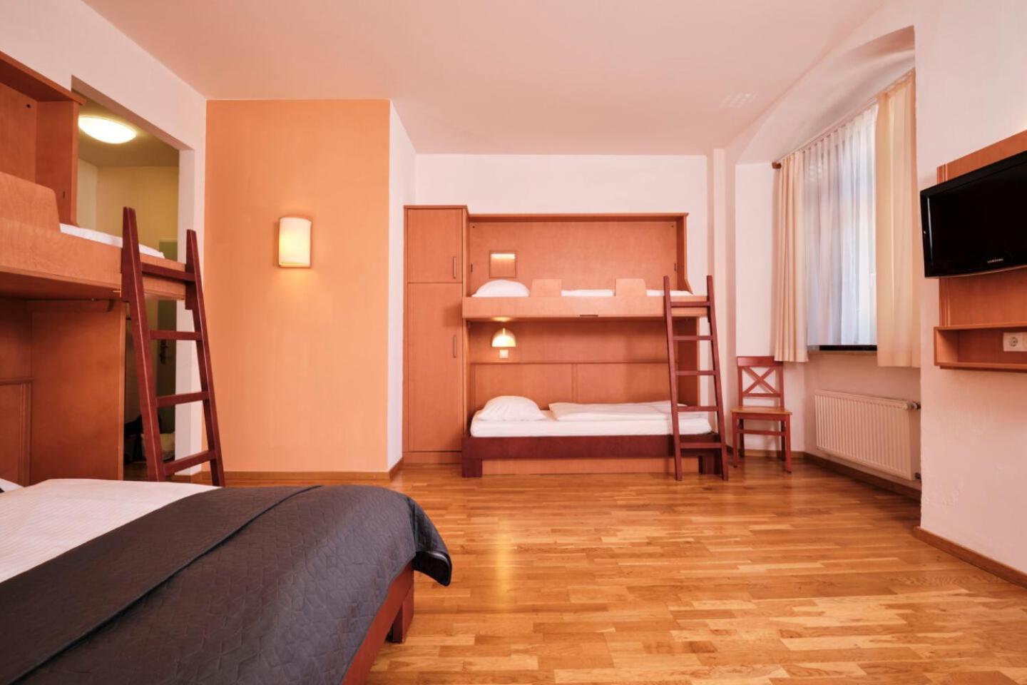 Quadruple Room - Photo 1