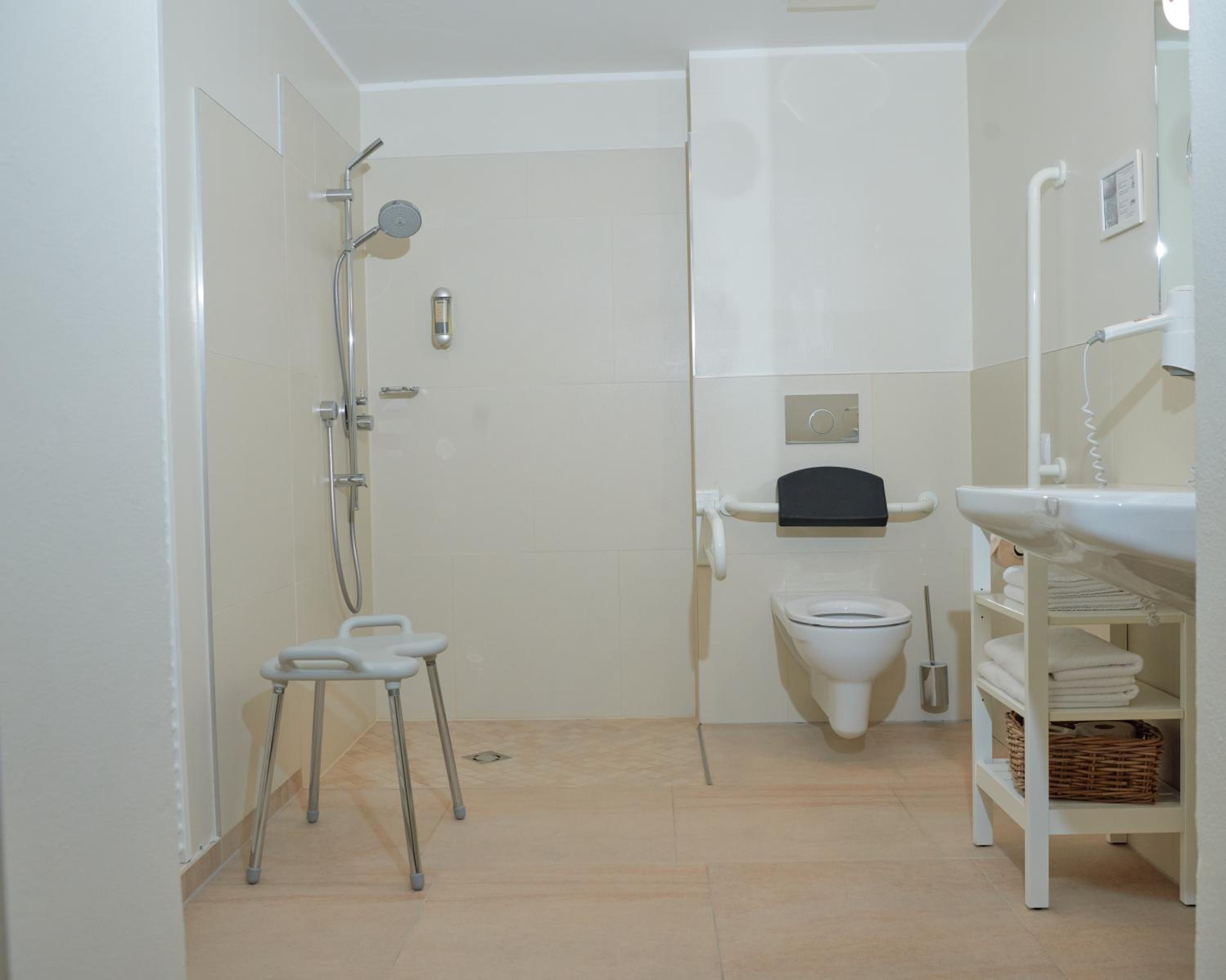 Double Room - Disability Access photo 3