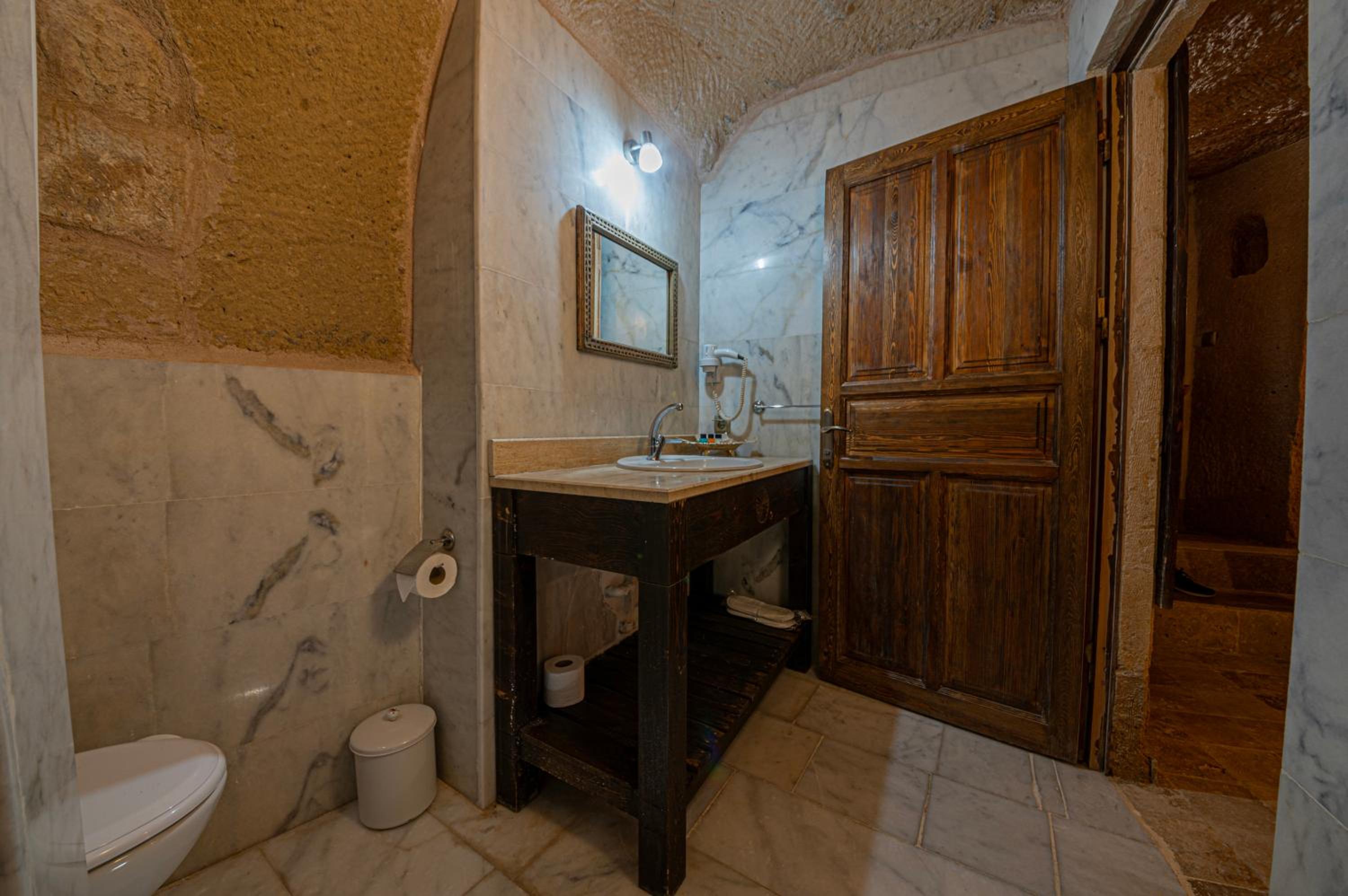 Deluxe Room - Photo 3
