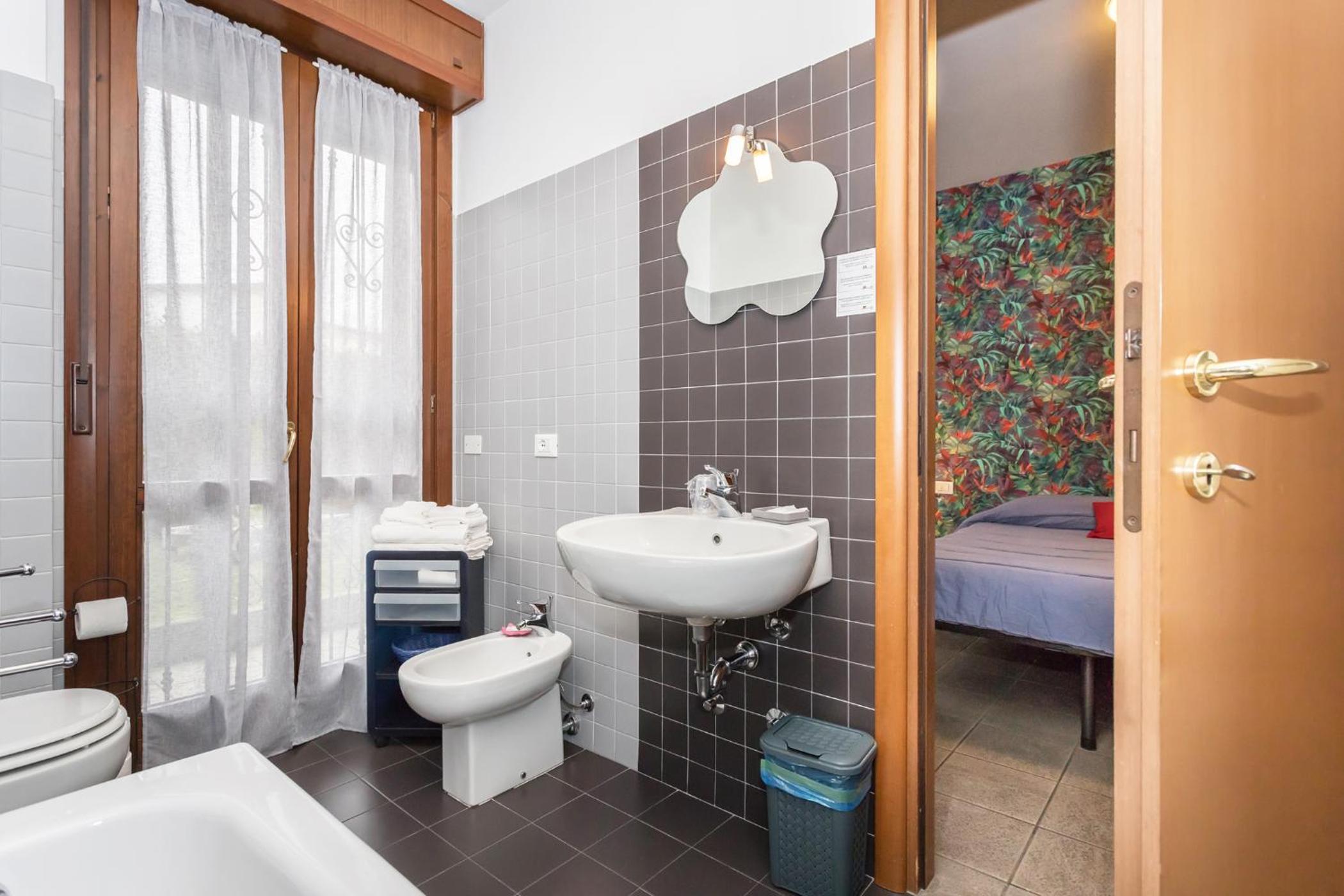 Deluxe Double Room with Bath photo 2