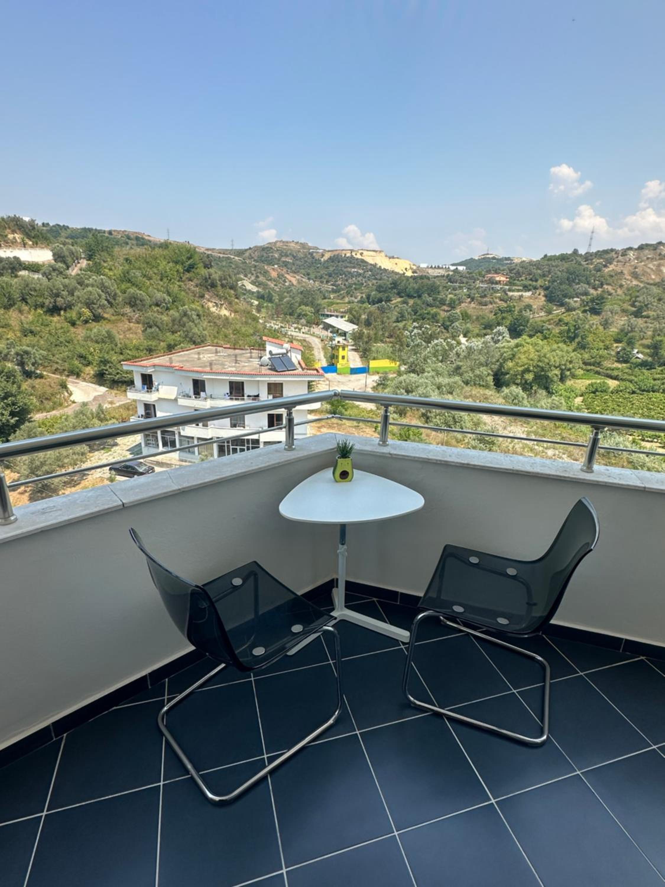 Apartment With Mountain View