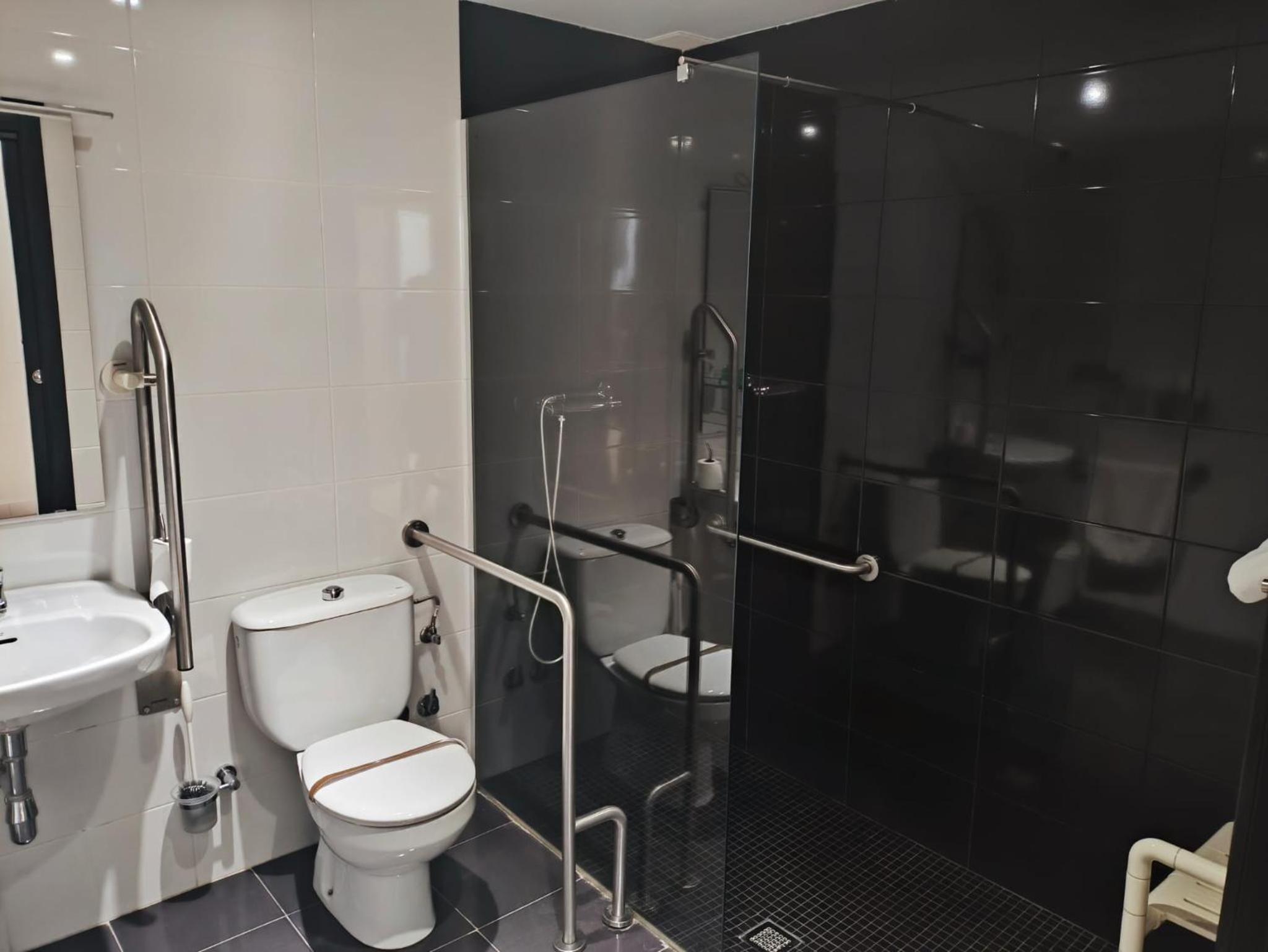 Triple Room - Disability Access - Photo 4