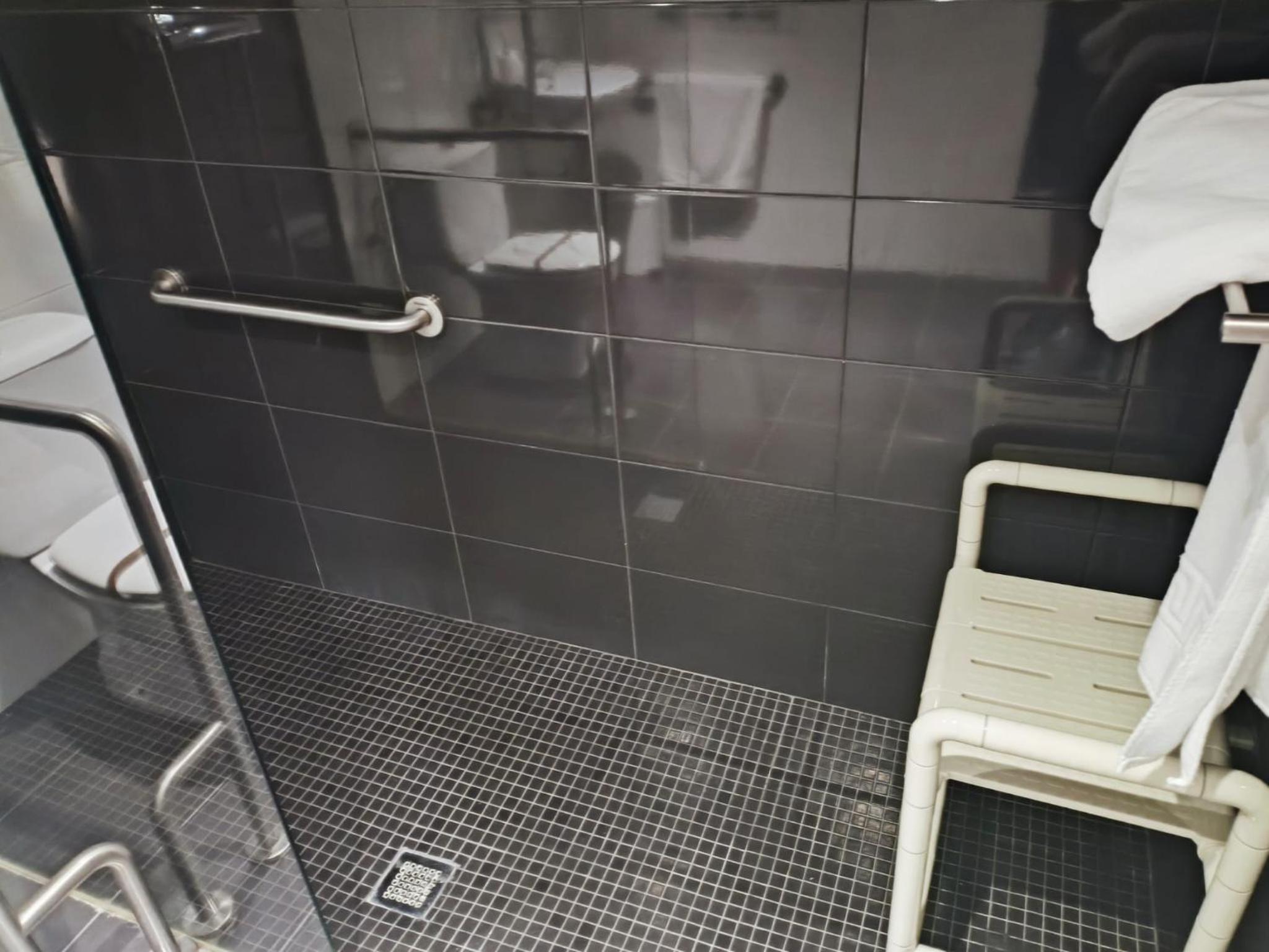 Triple Room - Disability Access - Photo 3