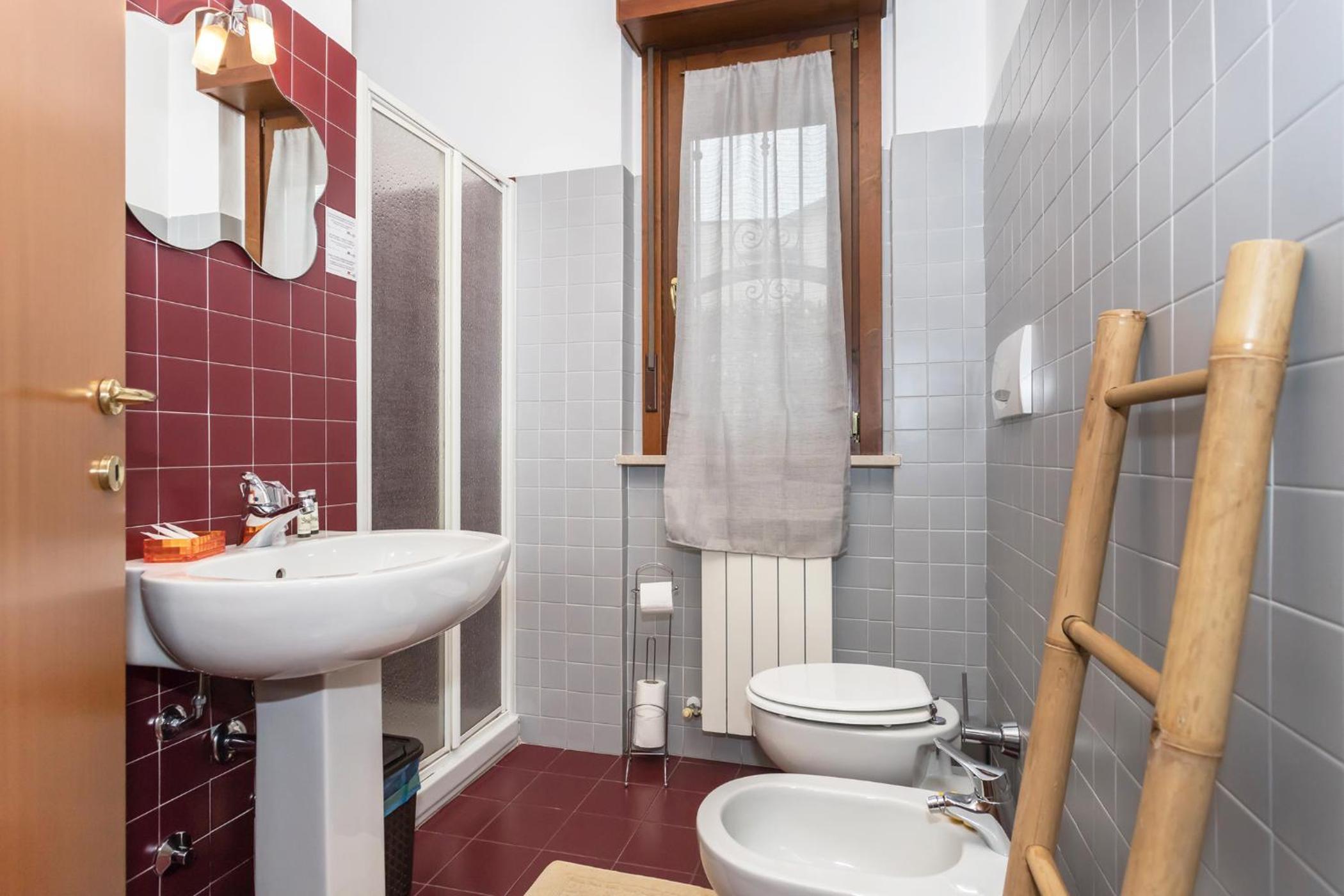 Deluxe Double Room with Shower photo 2