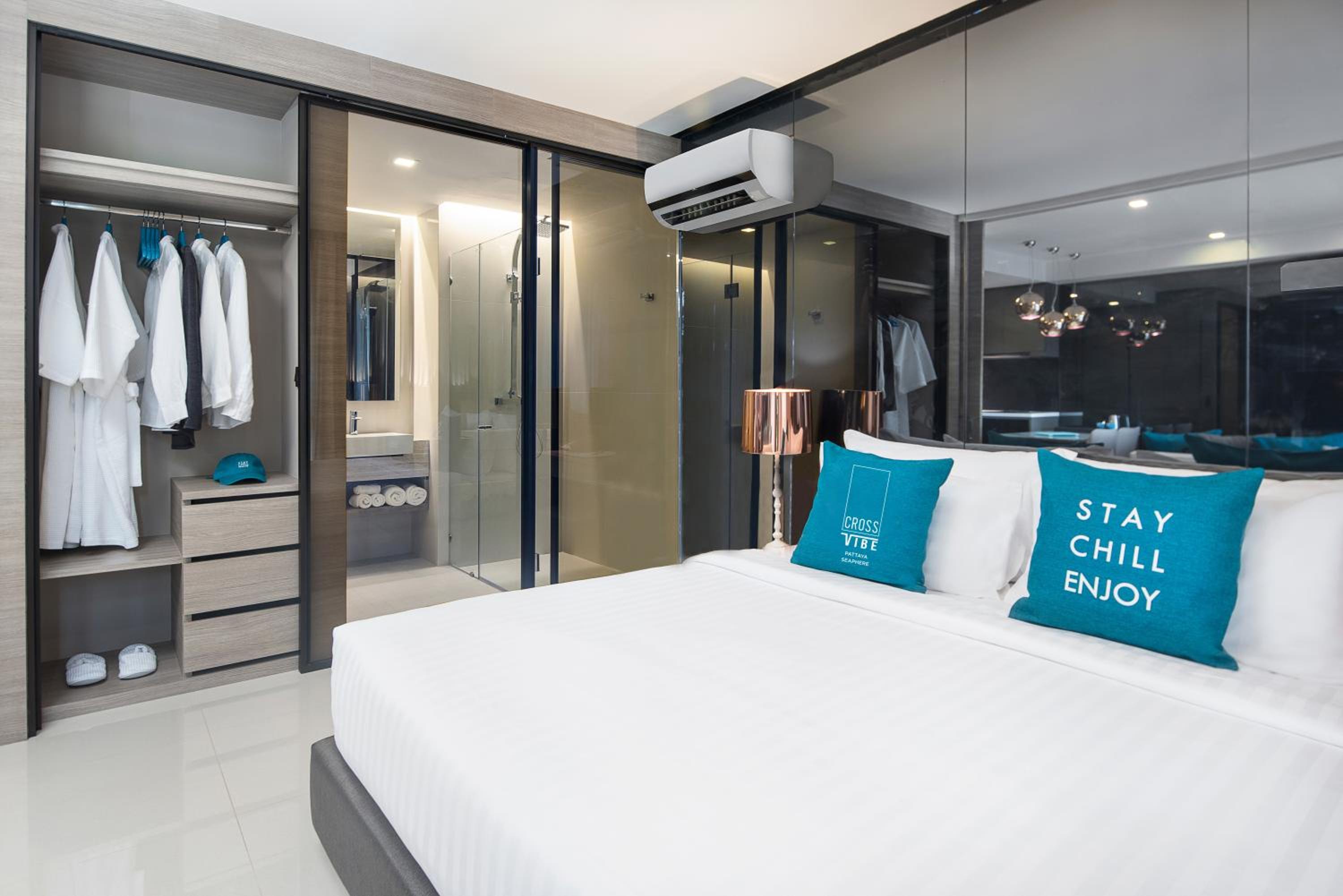 Deluxe King Room - Photo 4