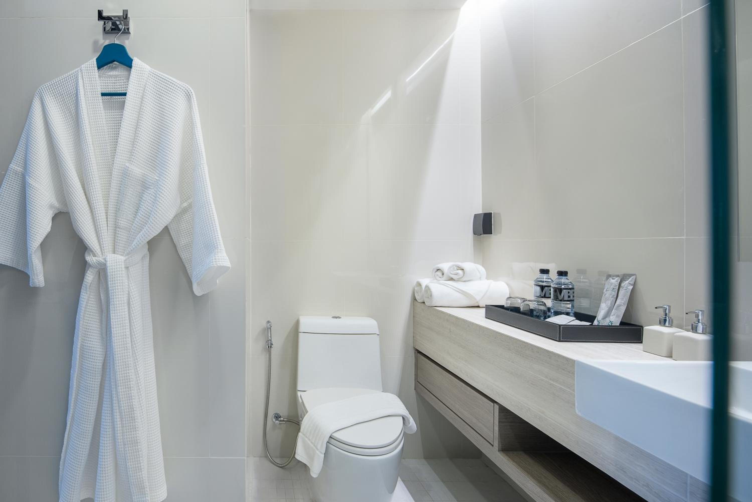 Deluxe King Room - Photo 2