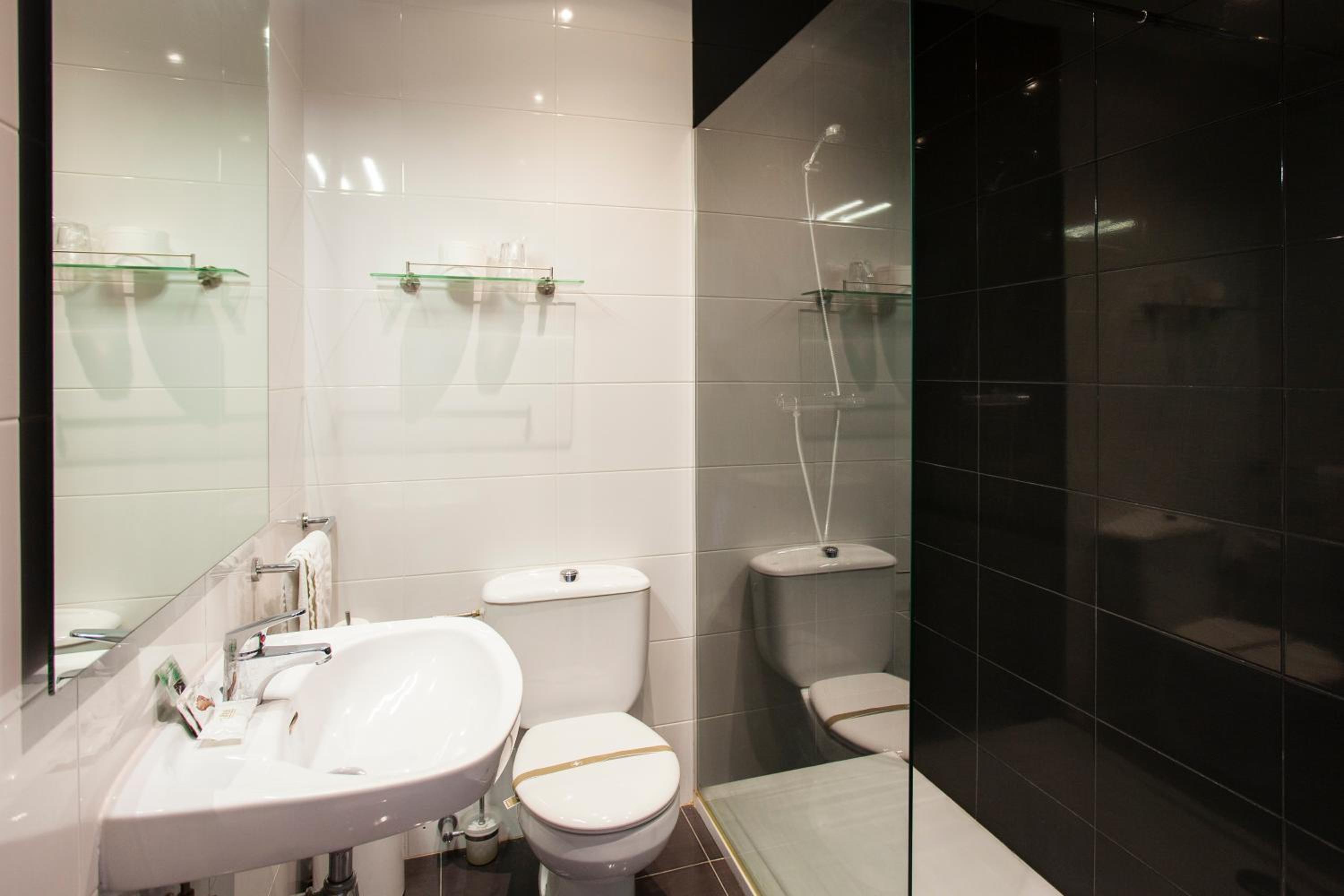 Twin Room - Photo 4