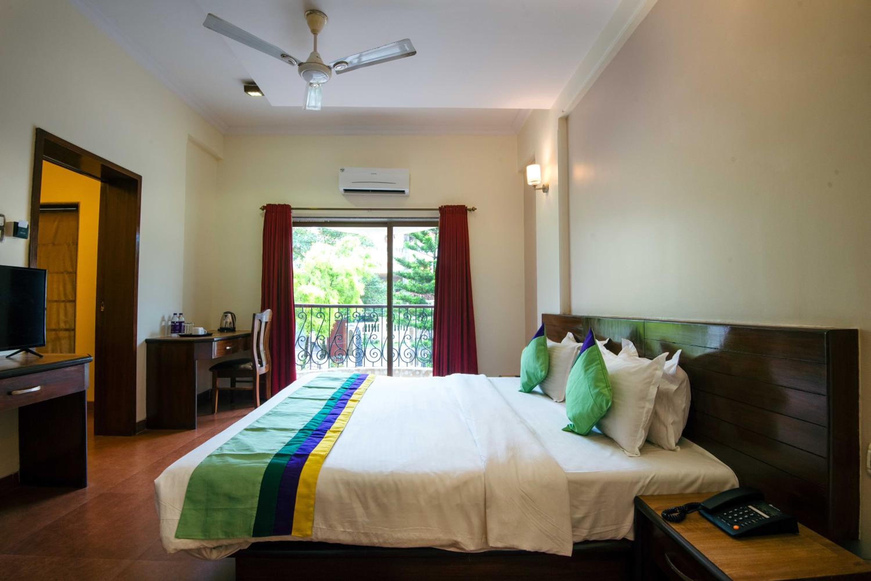 Spacious Premium Room with Balcony photo 1