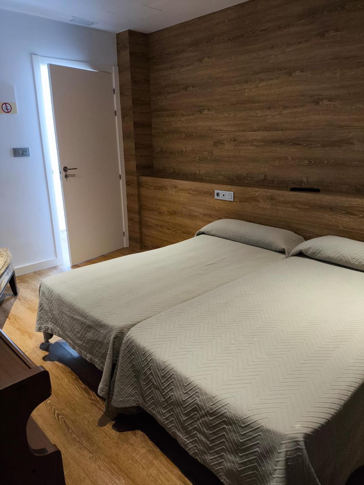 Classic Quadruple Room - Photo 3