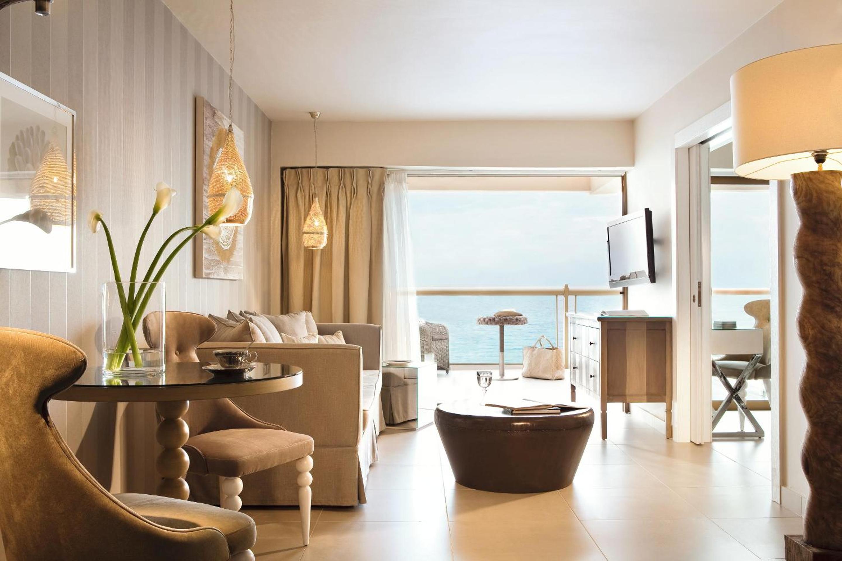 Two Bedroom Family Suite Sea View photo 3