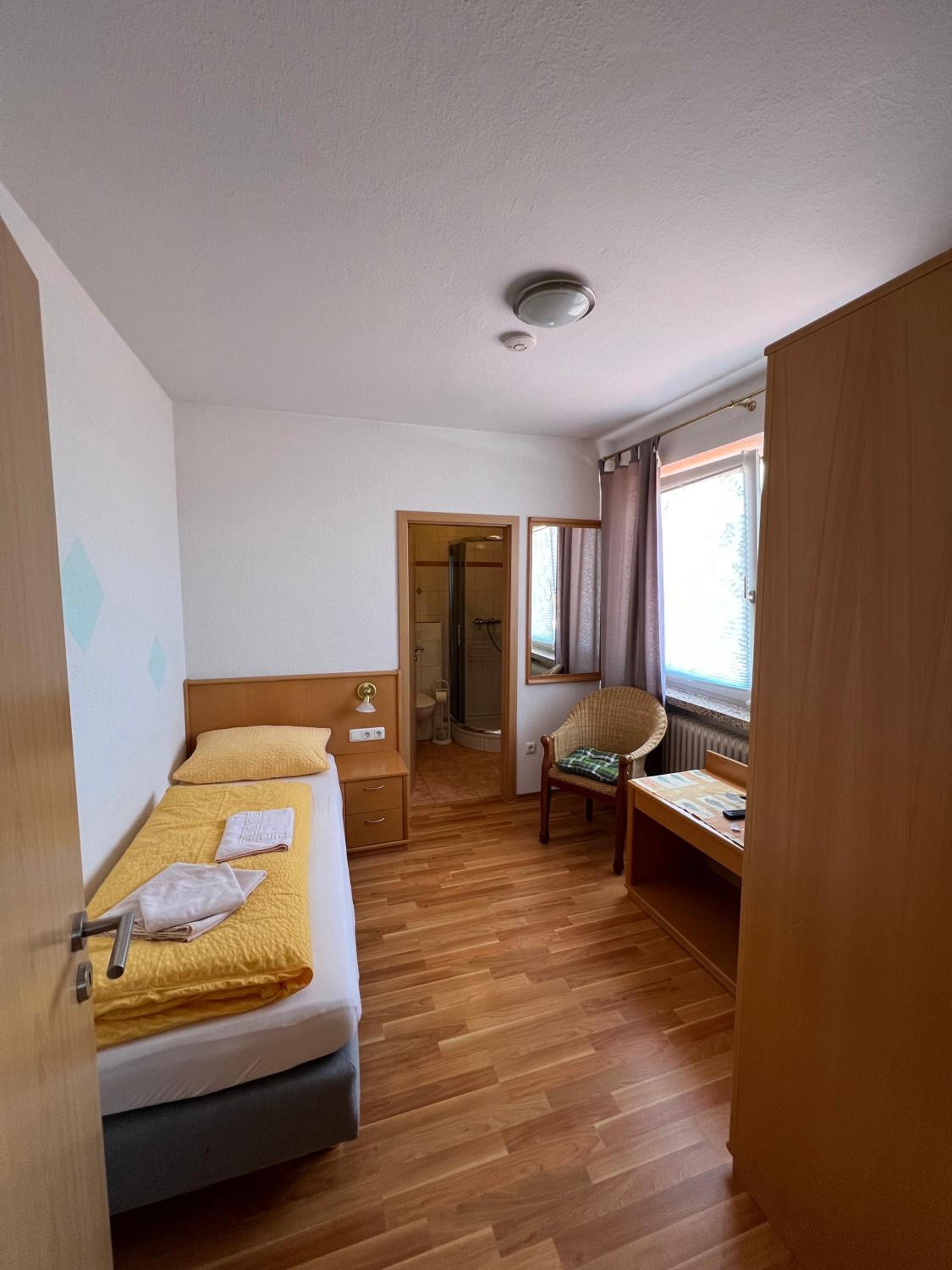 Standard Twin Room photo 2