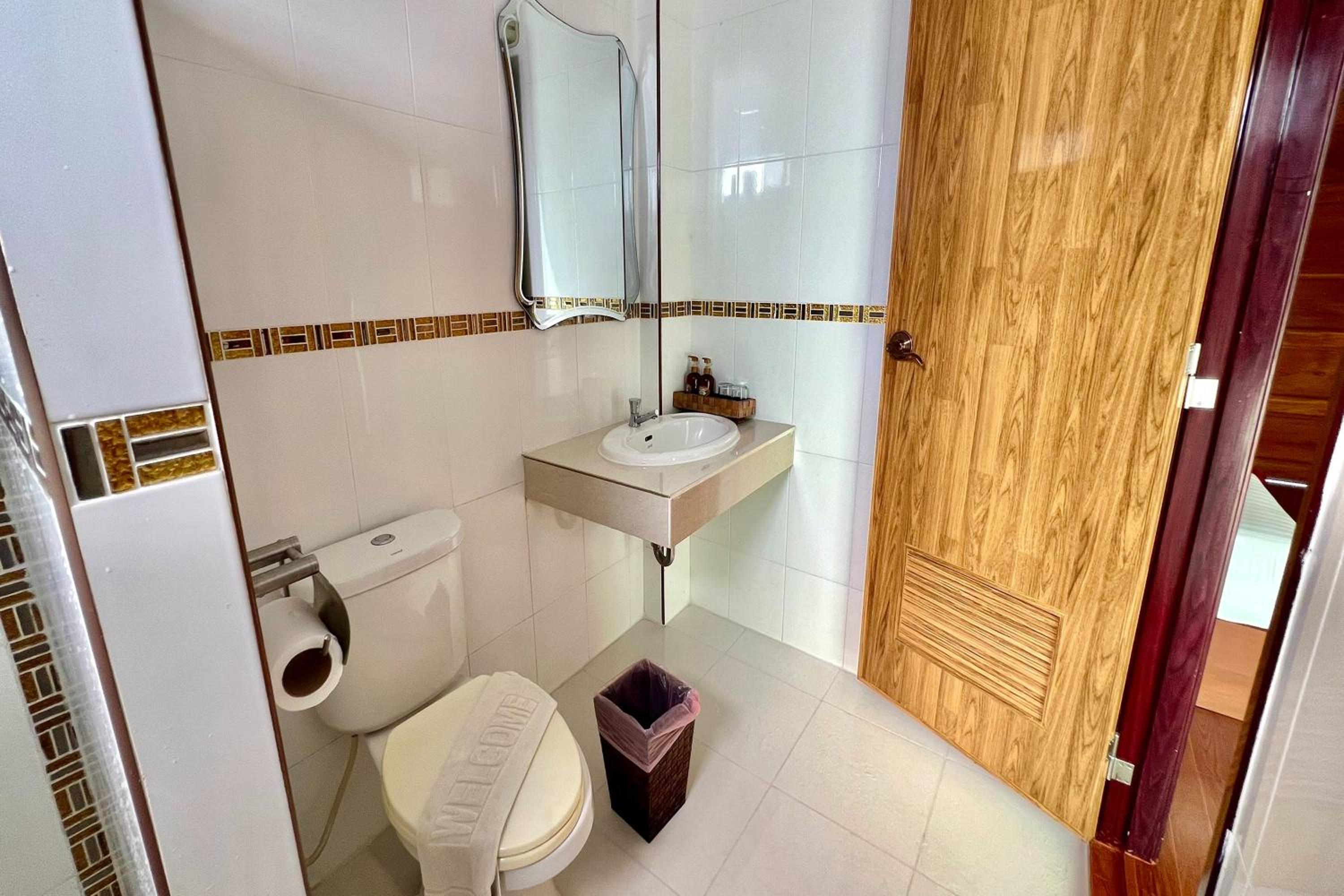 Superior Twin Room with City View photo 3