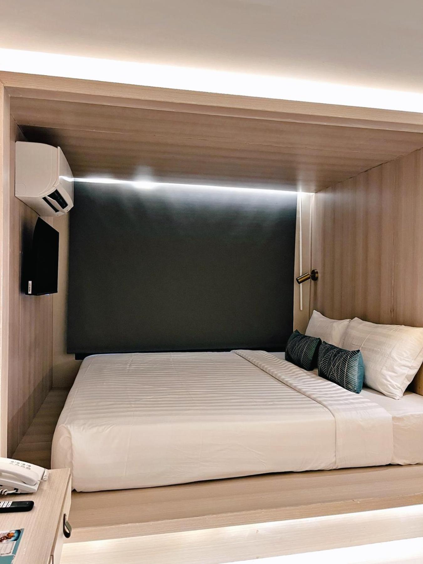 Deluxe King Room photo 2