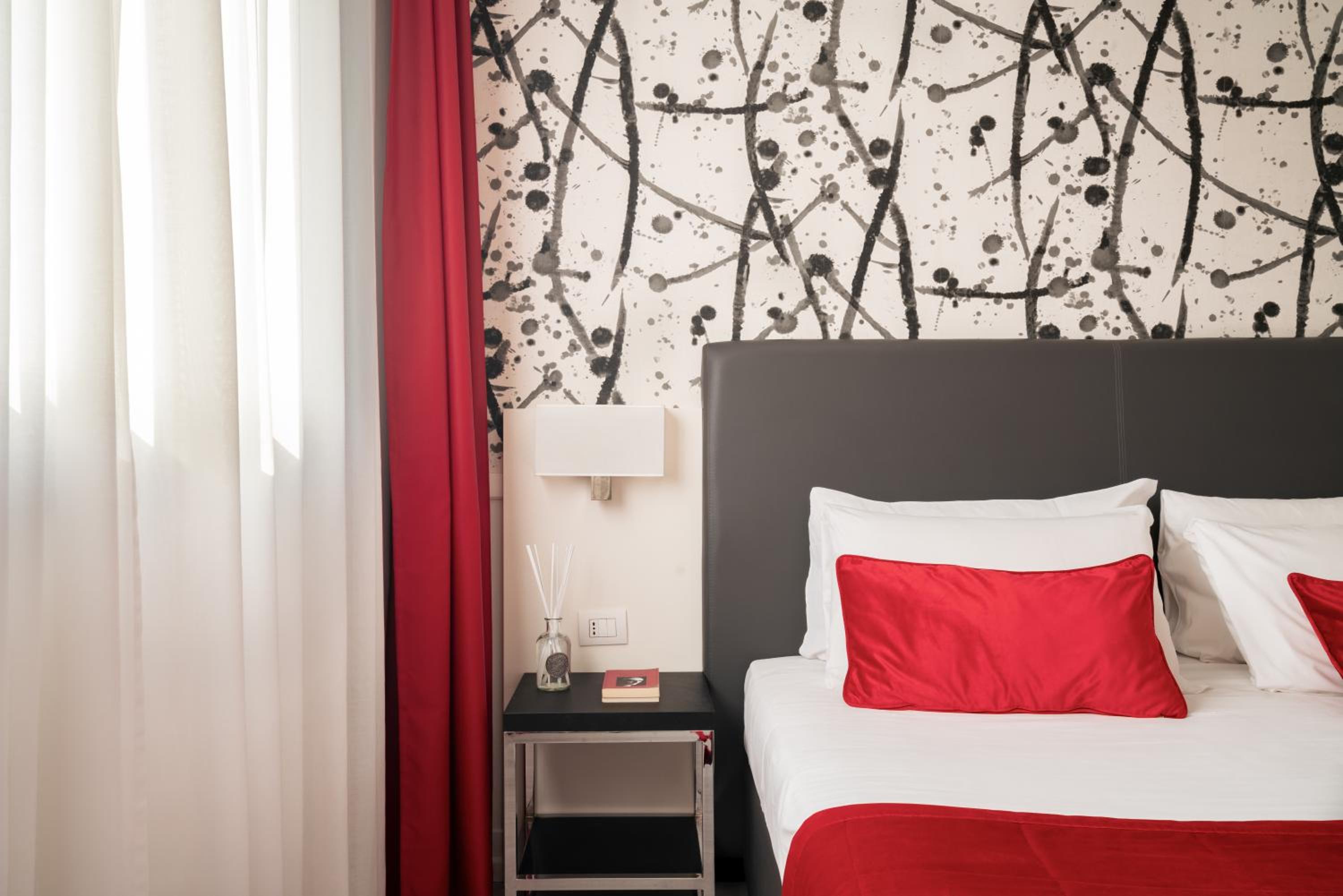 Single Room thumbnail 6