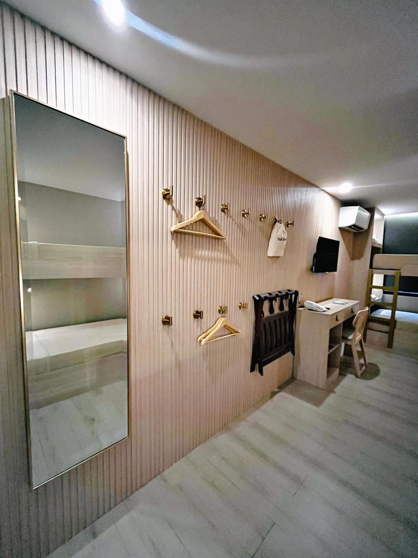 Mixed Dormitory Room photo 3
