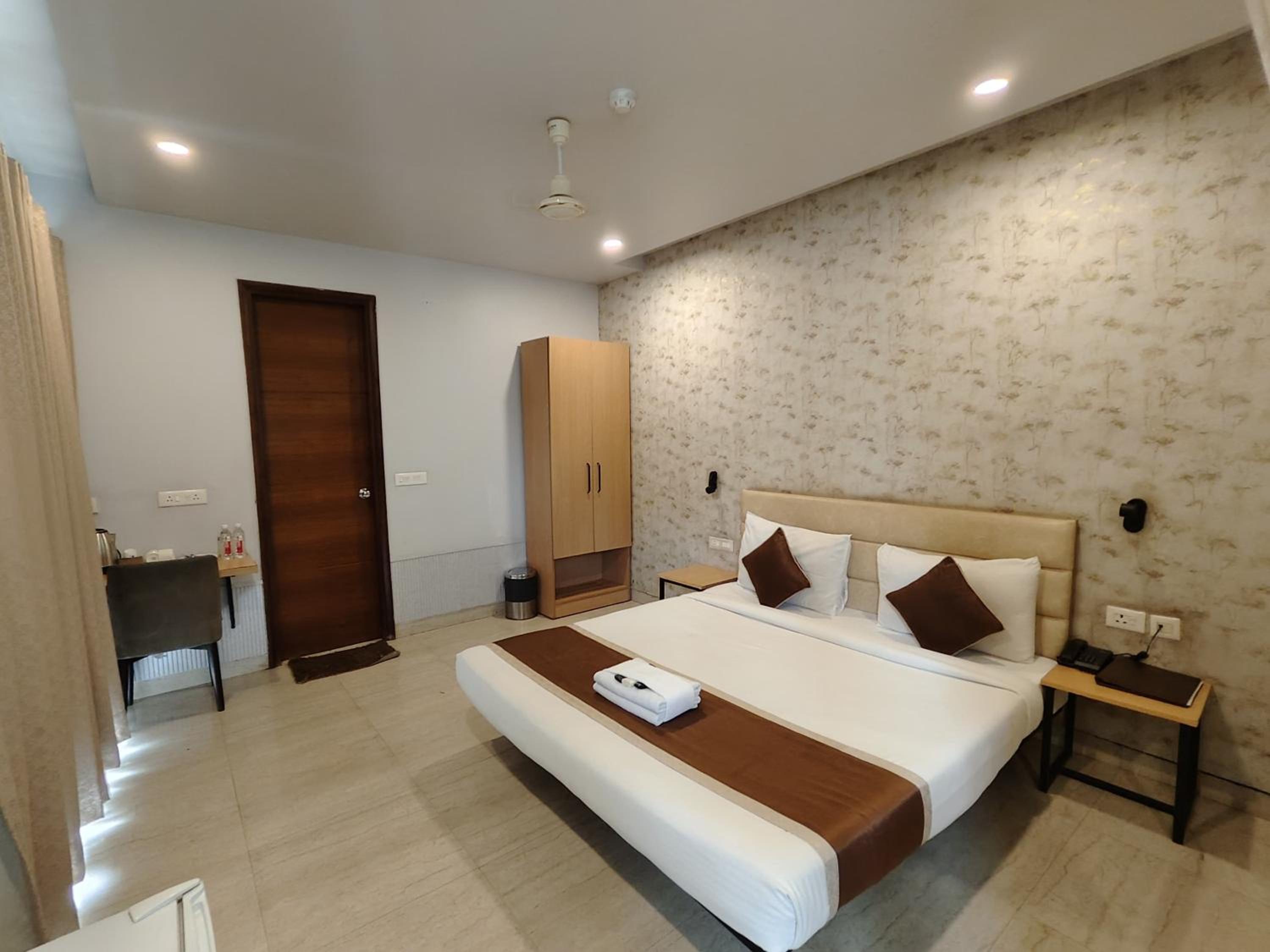 Deluxe Double Room with Balcony