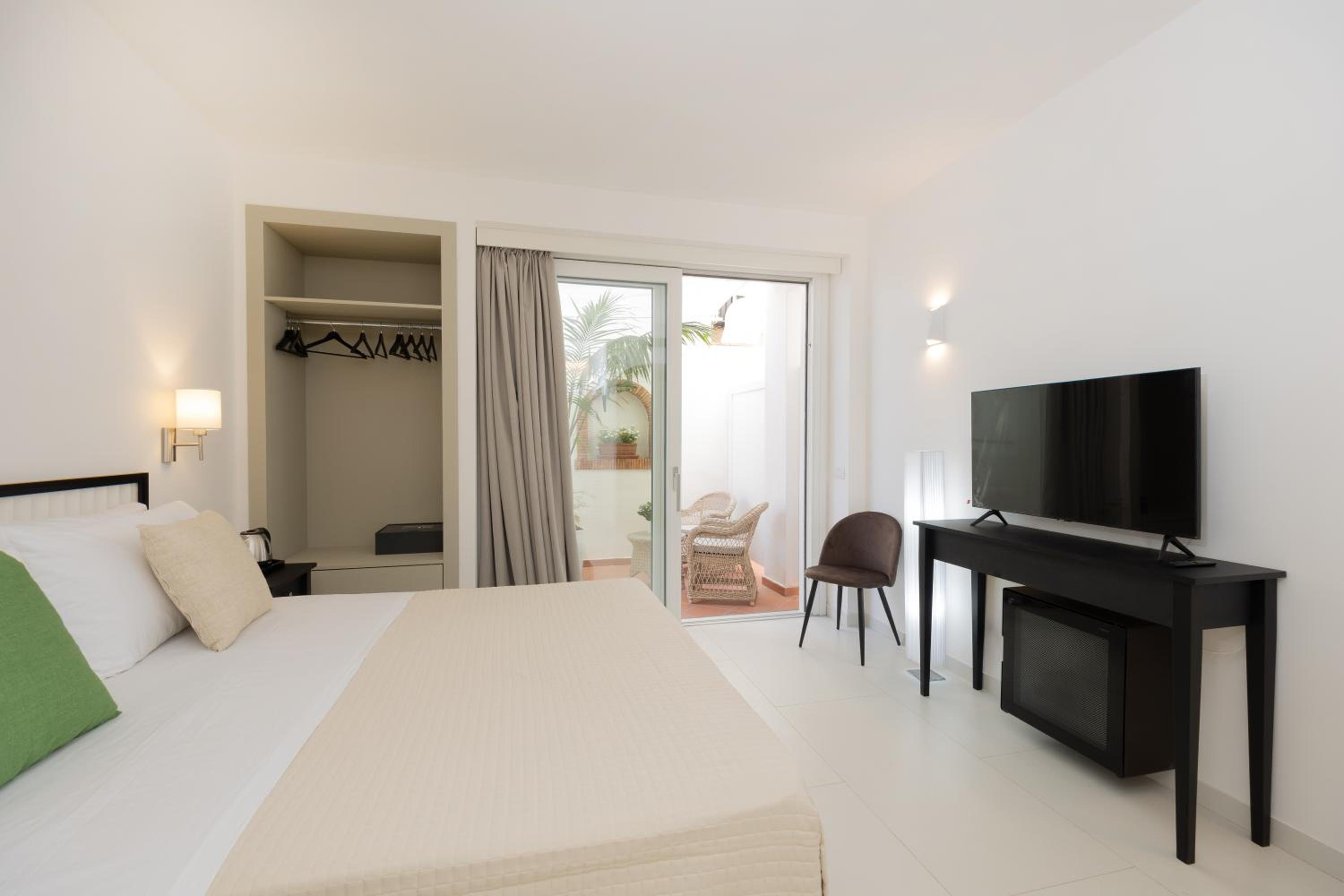 Double Room with Private Bathroom photo 2