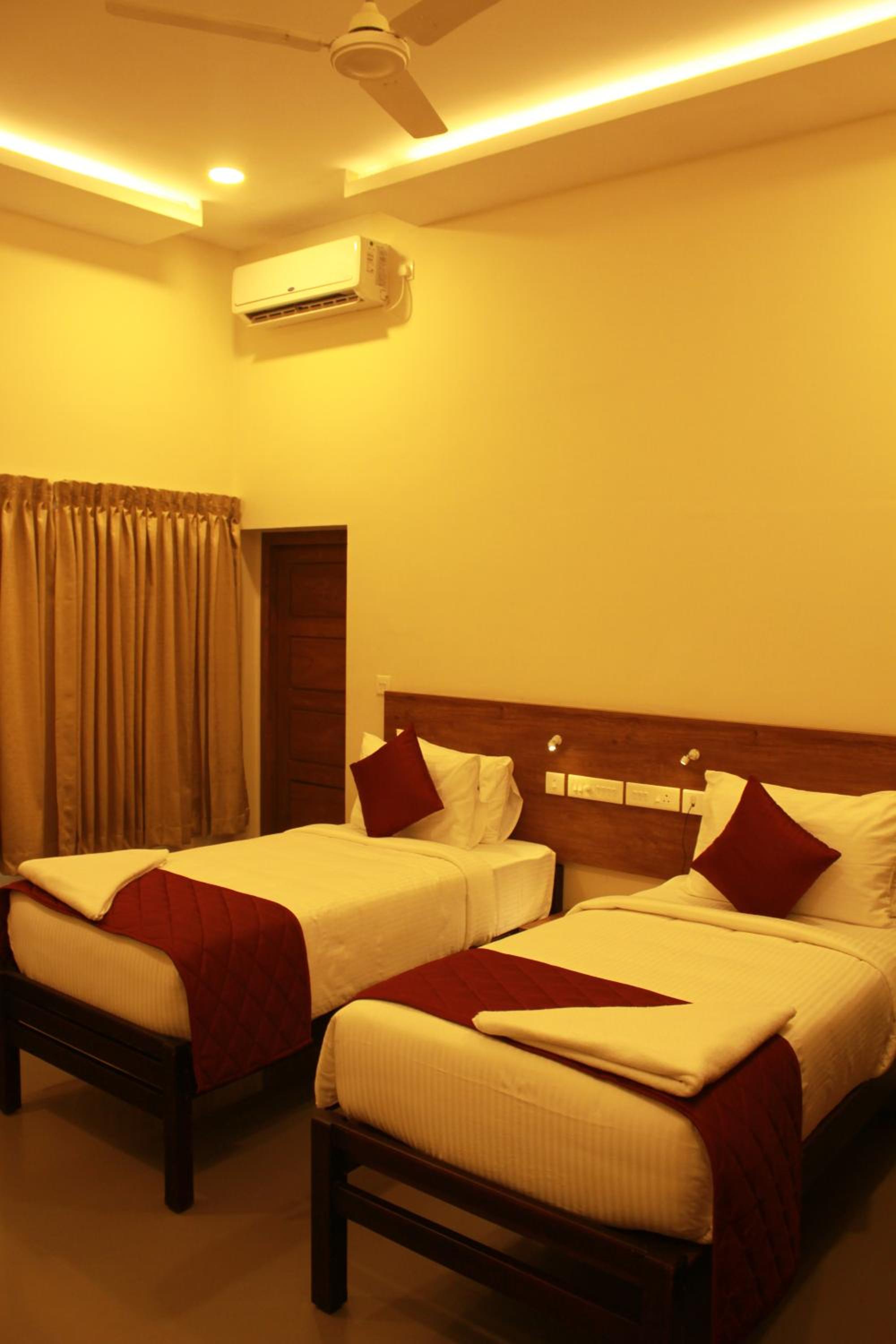 Twin Room - Photo 2