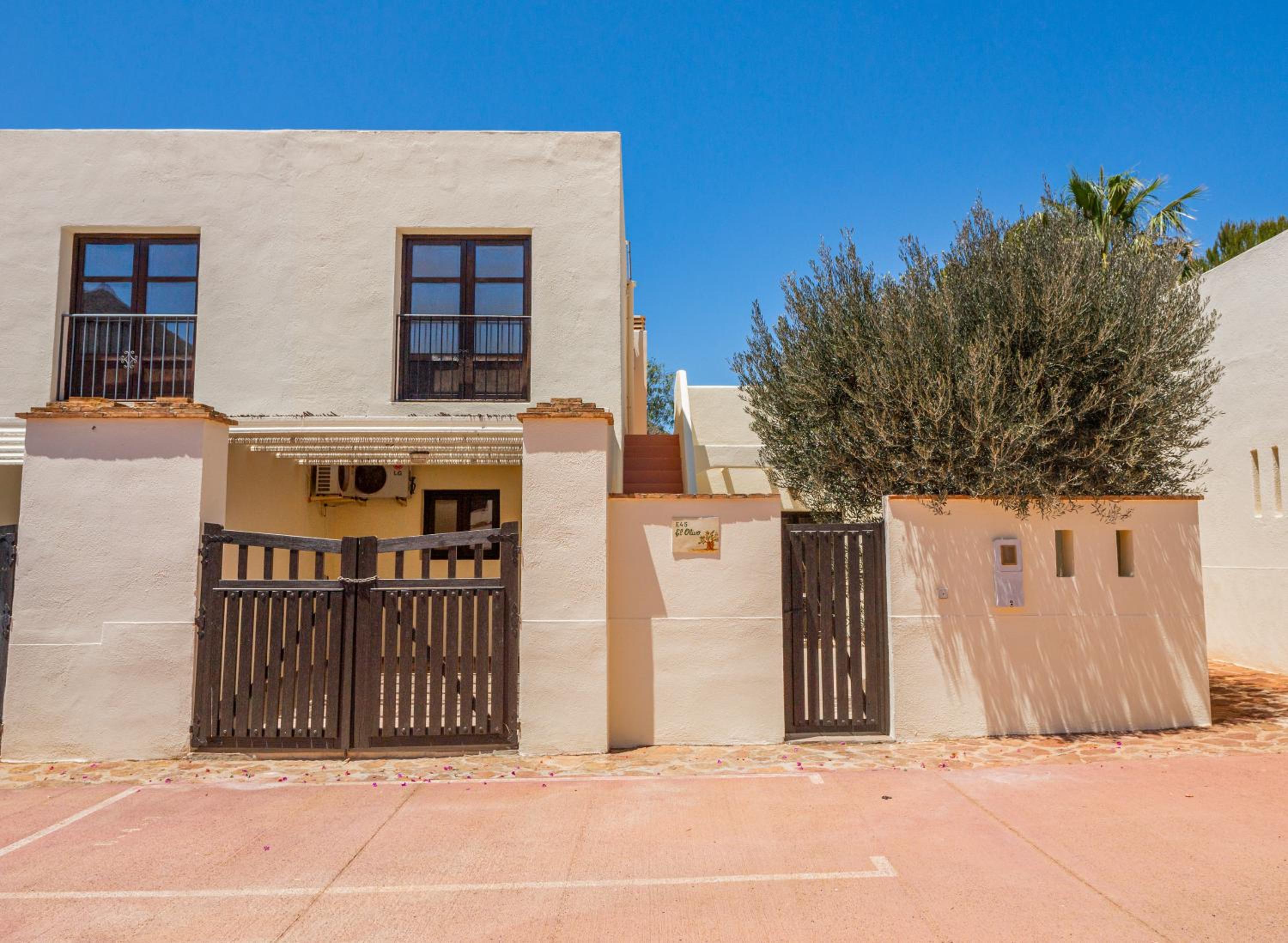 Three-Bedroom House photo 2