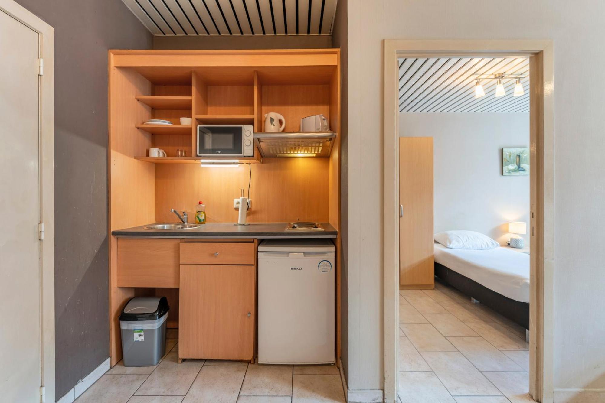 One-Bedroom Apartment - Photo 3
