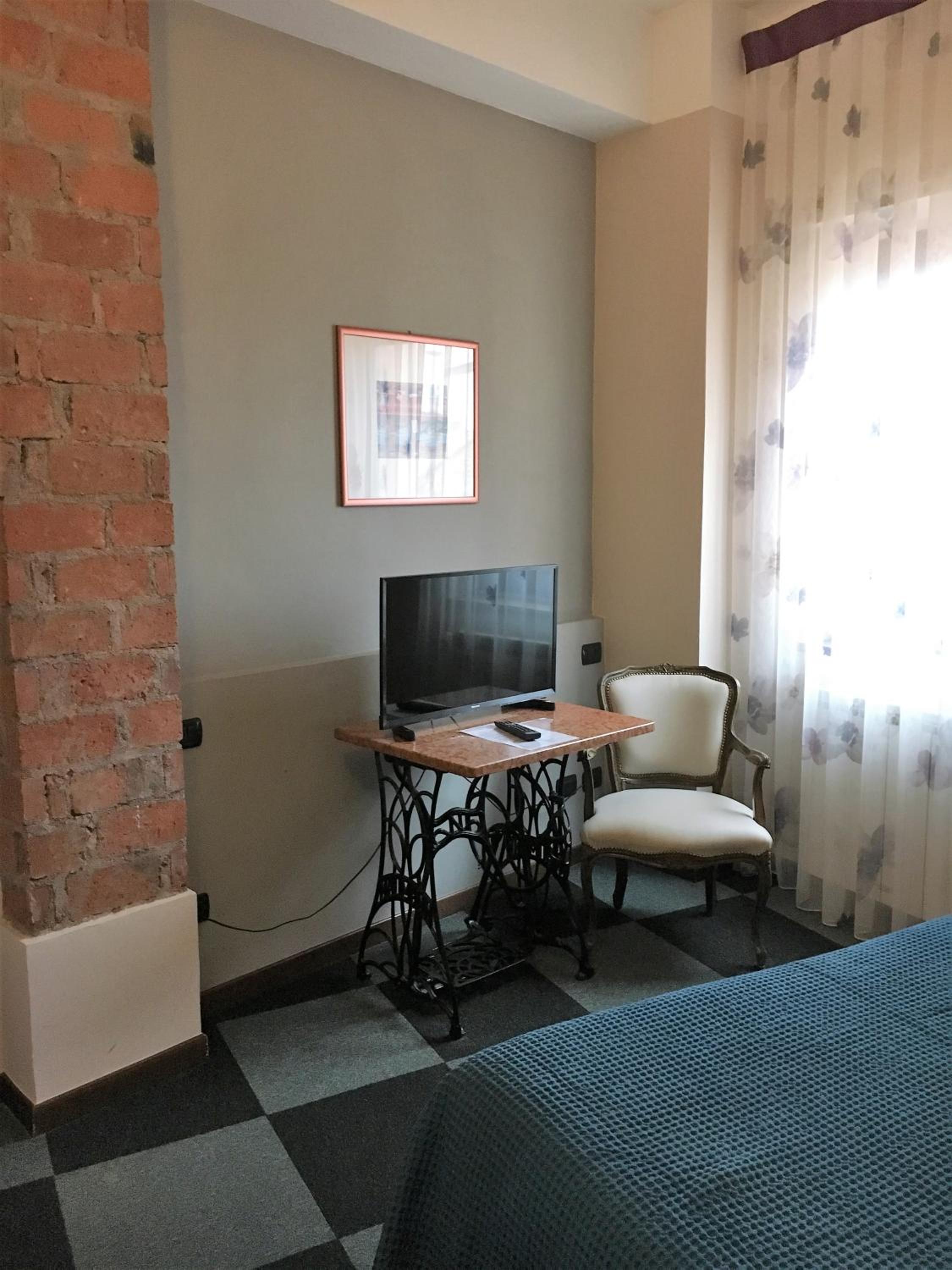 Double or Twin Room - Photo 2