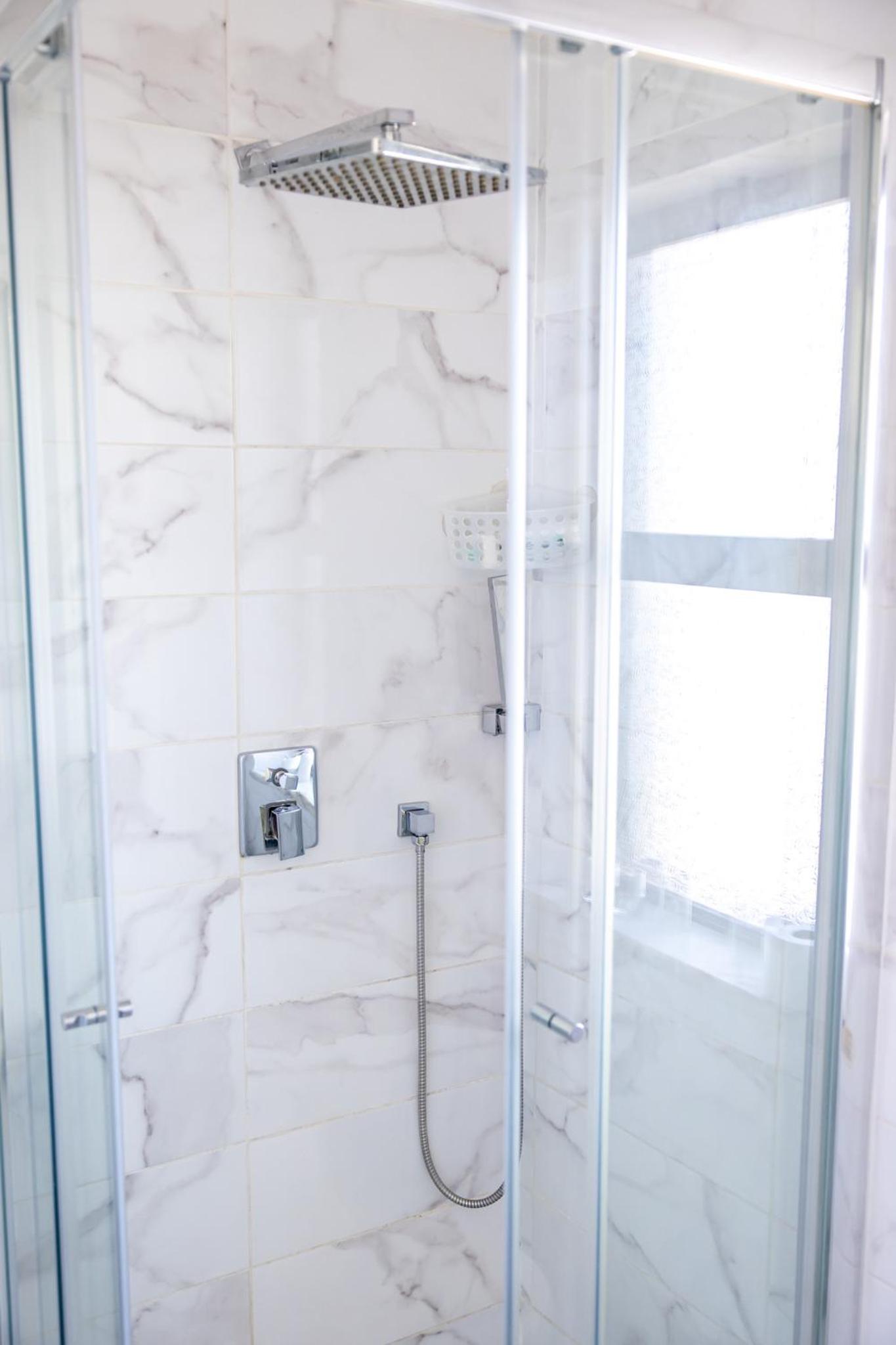 Double or Twin Room - Photo 17