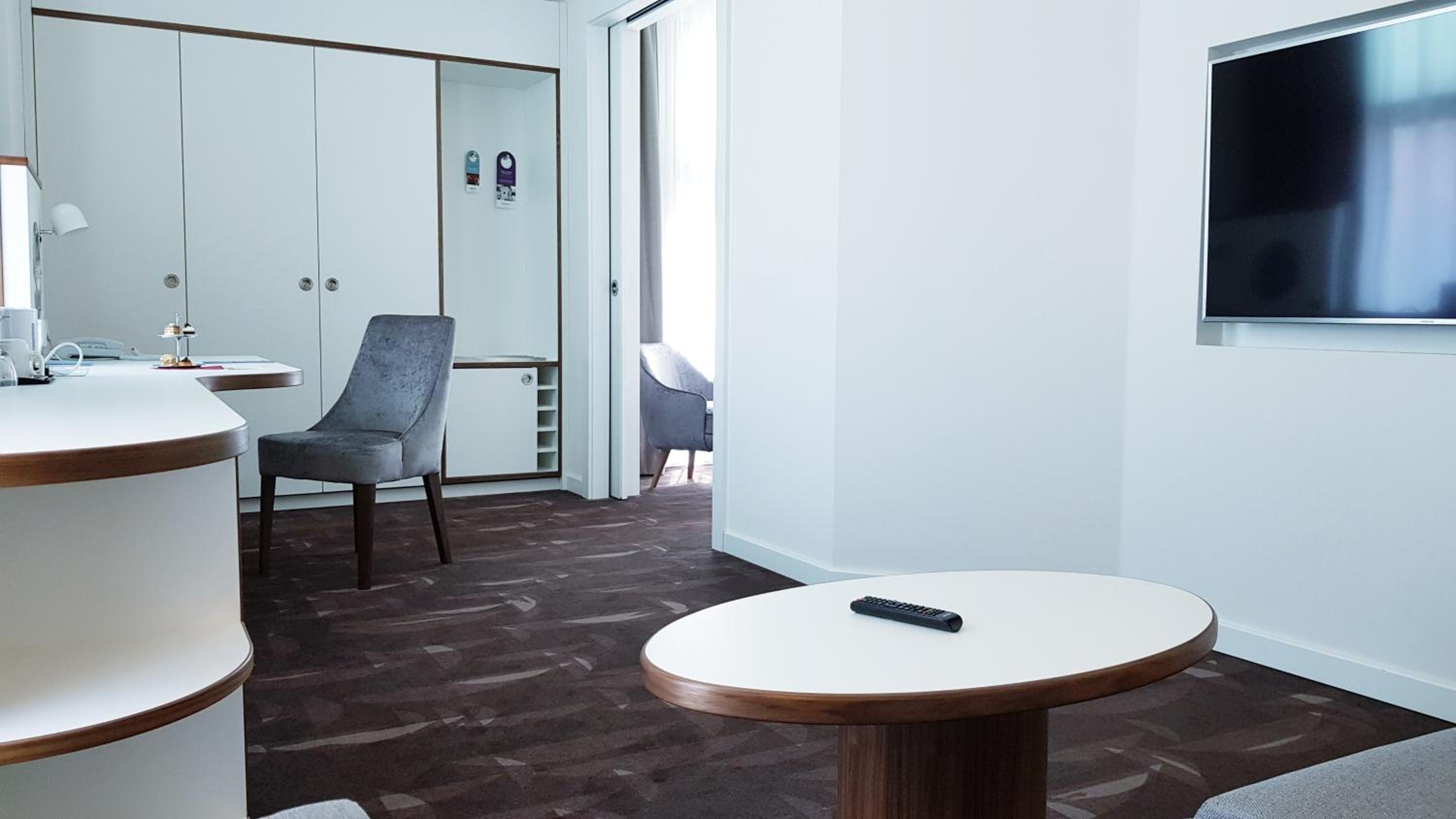 Superior Suite - Photo 7