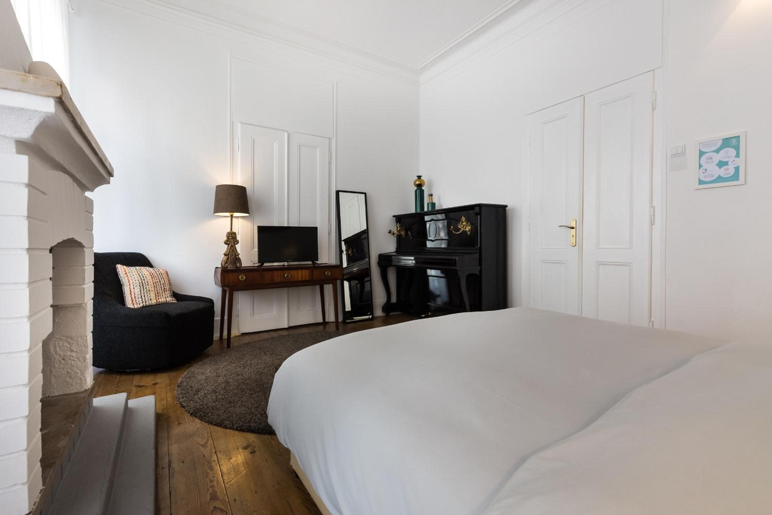 Double Room with Private External Bathroom photo 2