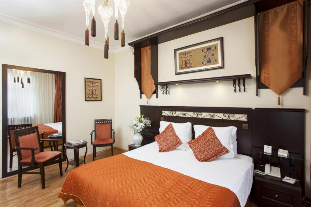 Double or Twin Room with City View photo 3