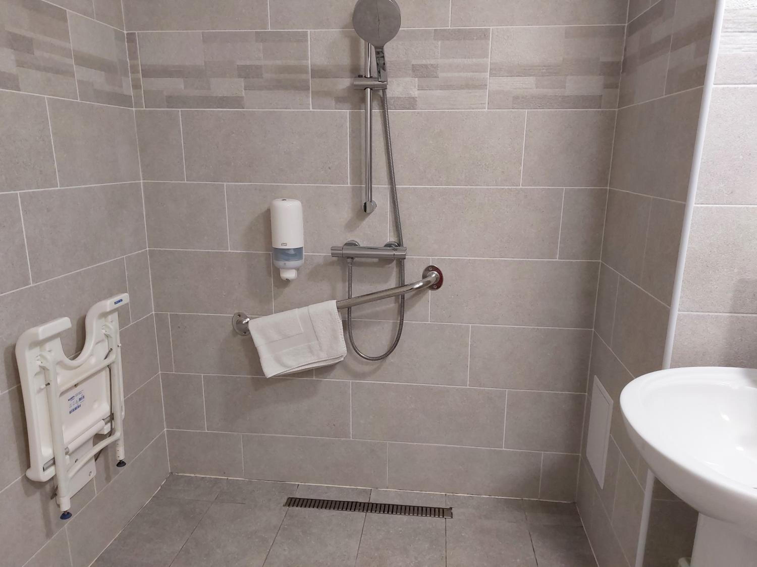 Double Room - Disability Access - Photo 3